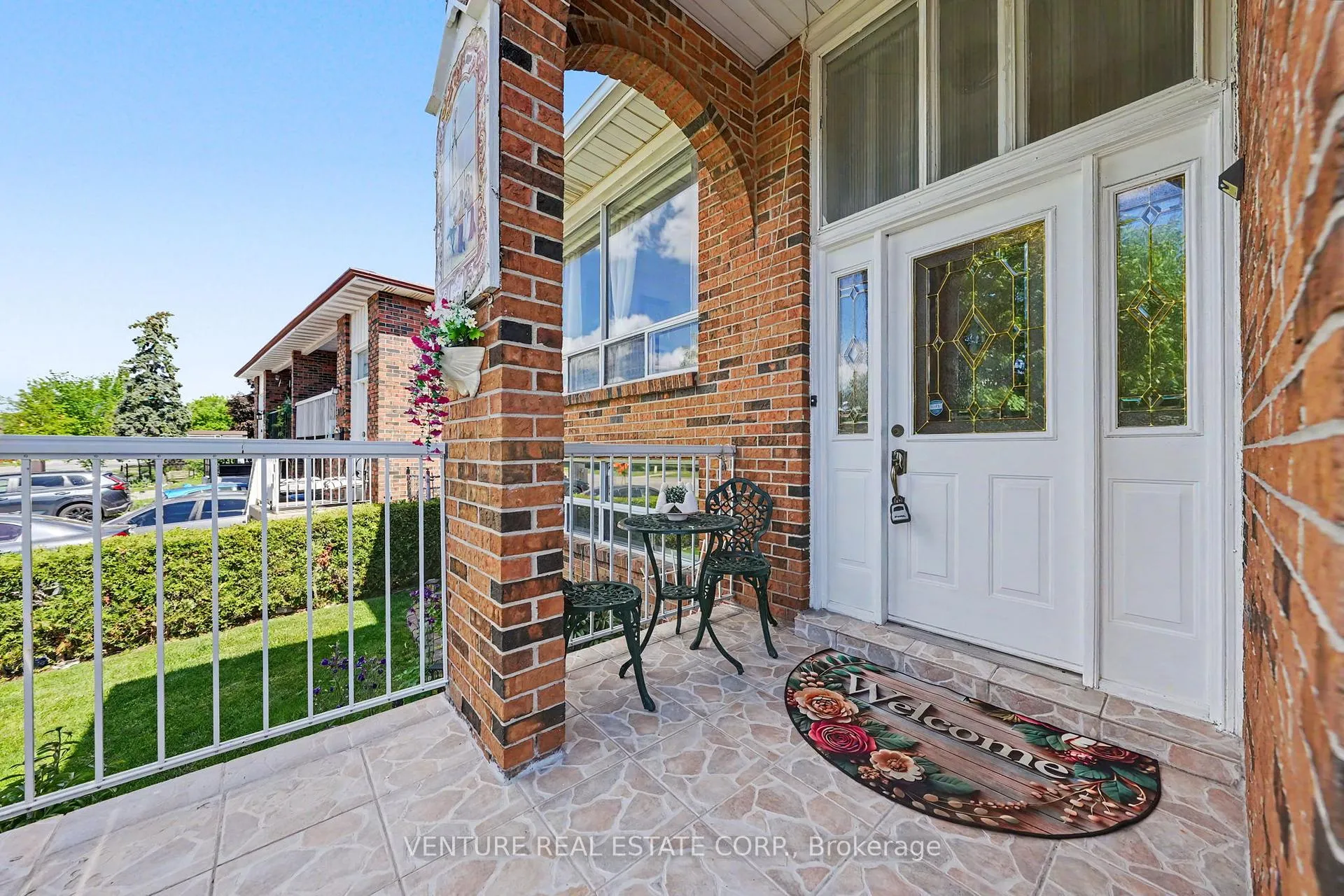 Photo 6 of 346 Centre Street N, Brampton, Brampton North — HOMEH