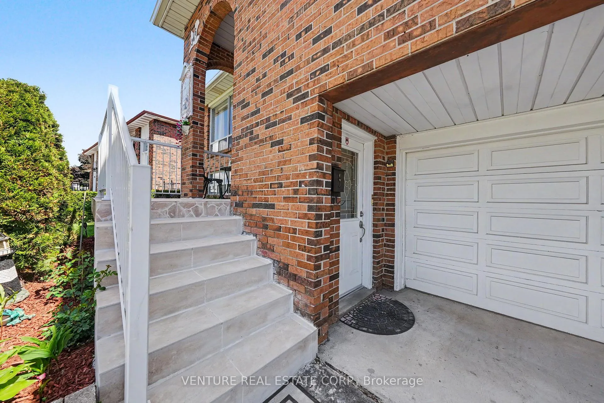 Photo 7 of 346 Centre Street N, Brampton, Brampton North — HOMEH
