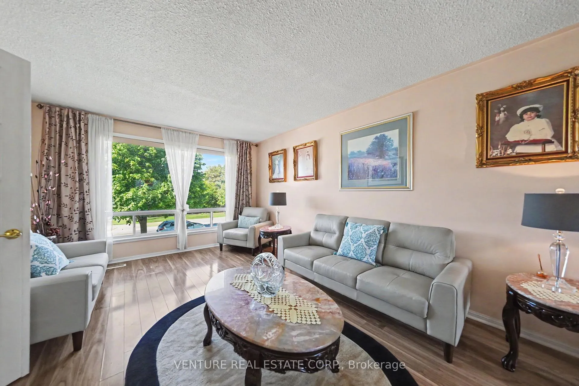 Photo 13 of 346 Centre Street N, Brampton, Brampton North — HOMEH