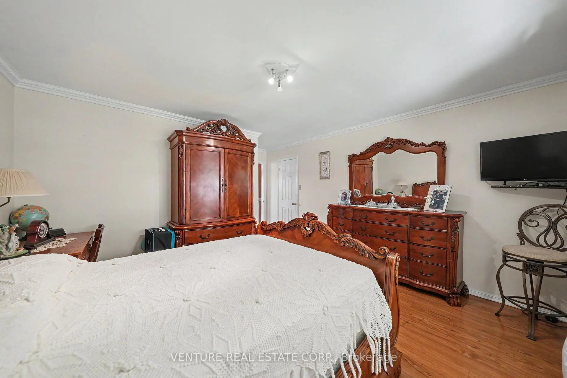 Photo 32 of 346 Centre Street N, Brampton, Brampton North — HOMEH