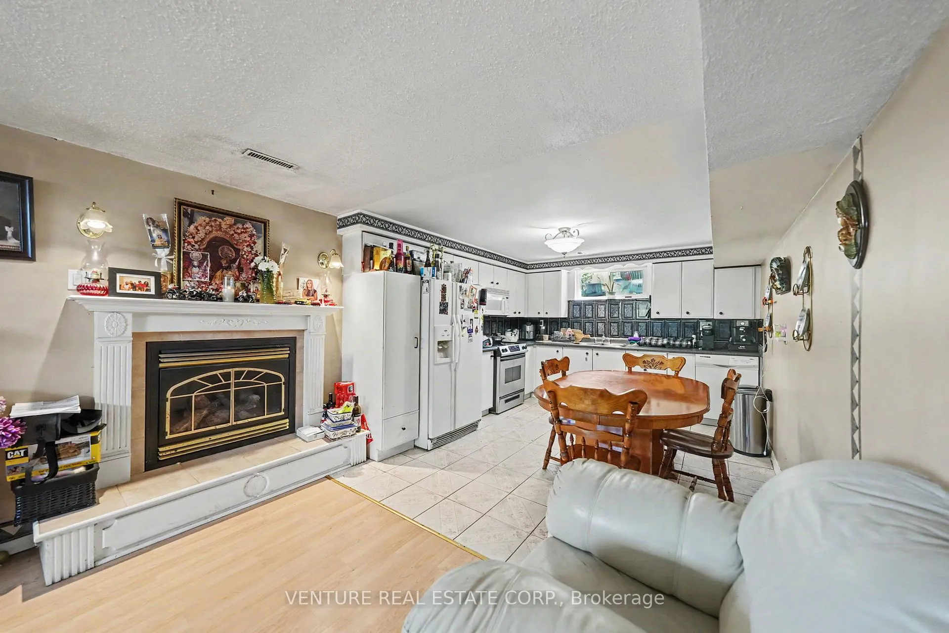 Photo 37 of 346 Centre Street N, Brampton, Brampton North — HOMEH