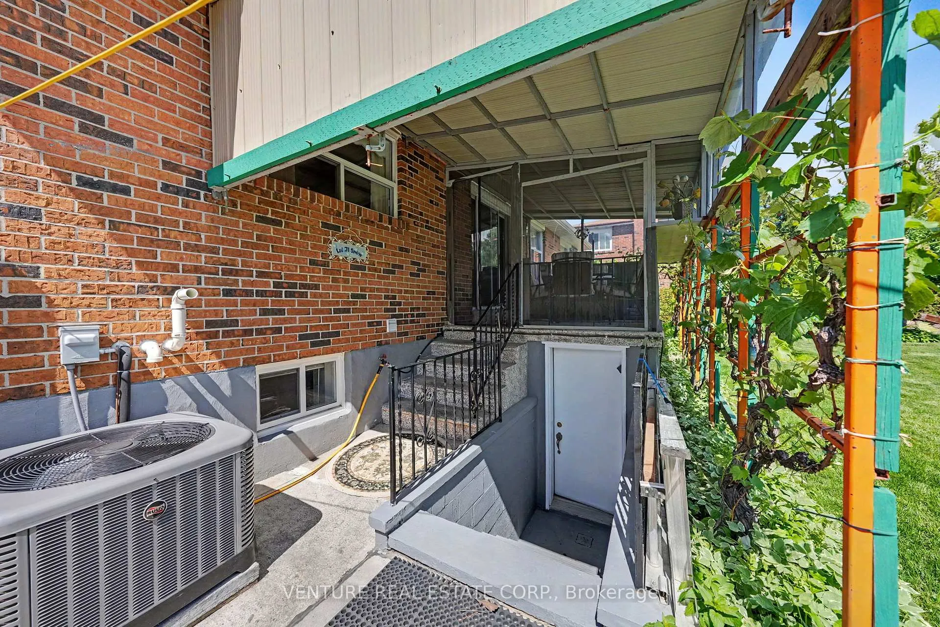 Photo 44 of 346 Centre Street N, Brampton, Brampton North — HOMEH