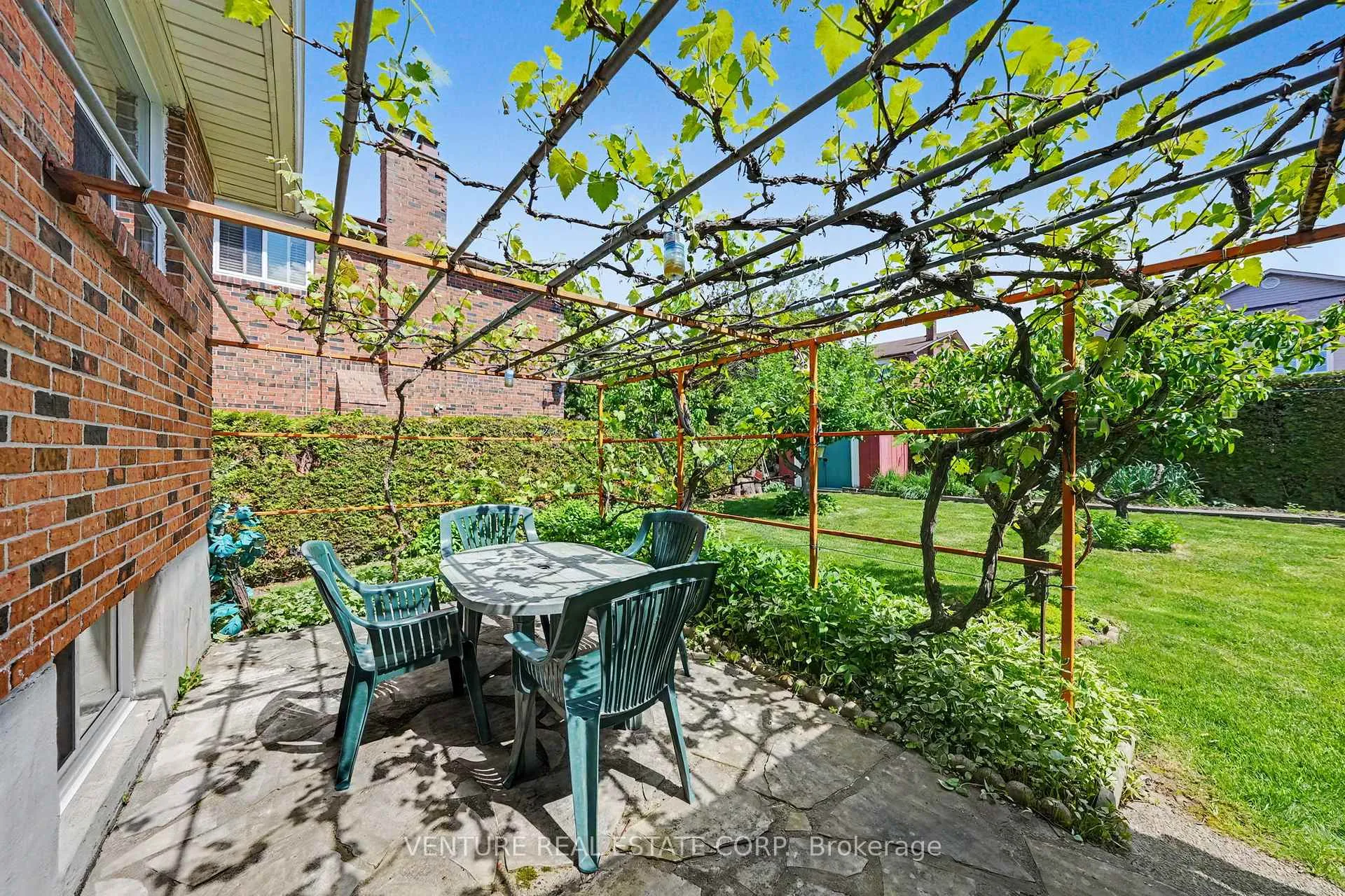 Photo 46 of 346 Centre Street N, Brampton, Brampton North — HOMEH
