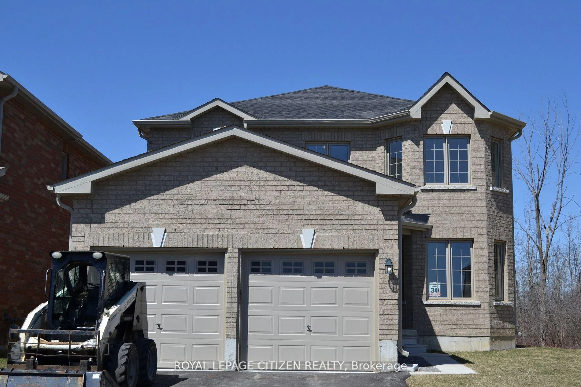 Photo 2 of 41 Carew Boulevard, Kawartha Lakes, Lindsay — HOMEH