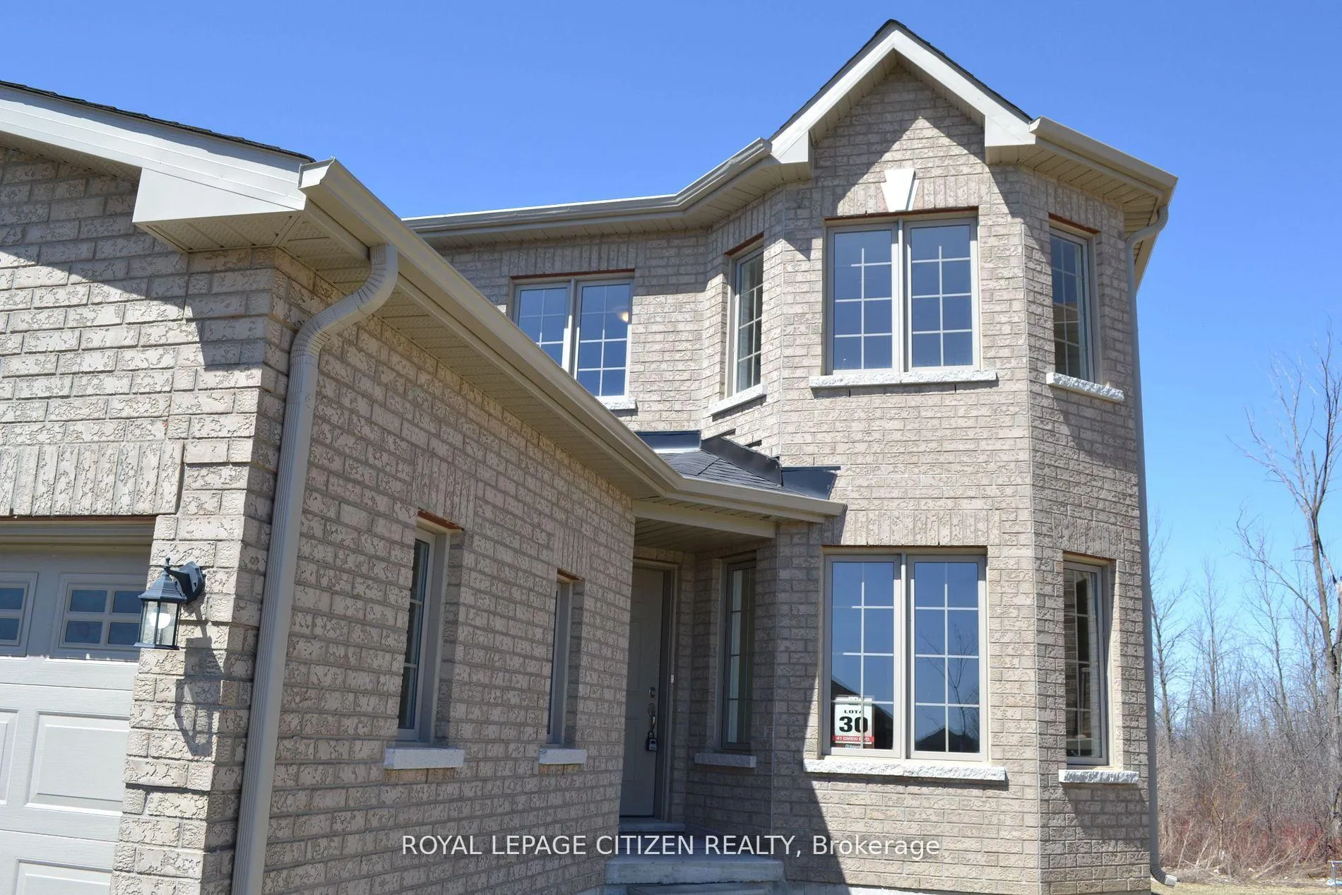 Photo 3 of 41 Carew Boulevard, Kawartha Lakes, Lindsay — HOMEH