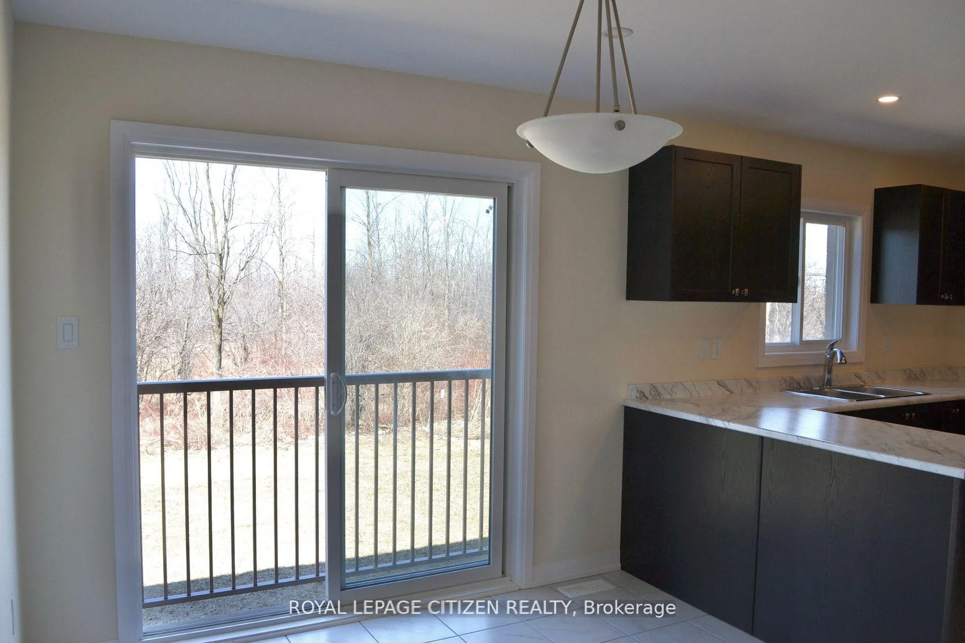 Photo 8 of 41 Carew Boulevard, Kawartha Lakes, Lindsay — HOMEH