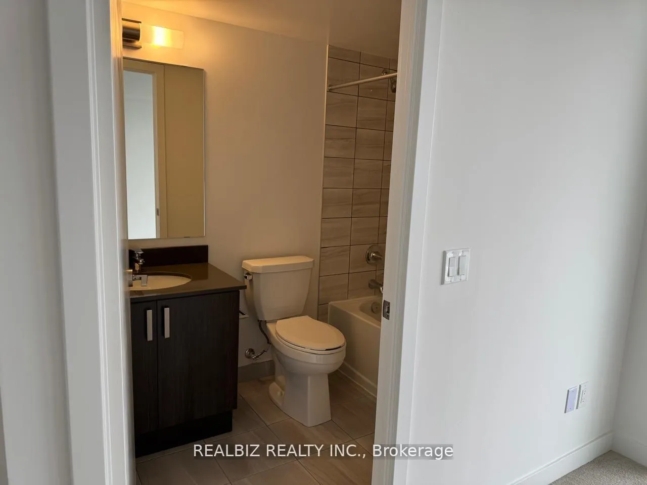 Photo 4 of Unit 902, 1010 Sandy Beach Road, Pickering, Bay Ridges — HOMEH