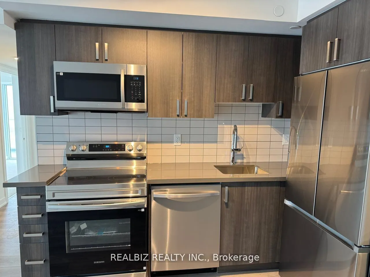 Photo 12 of Unit 902, 1010 Sandy Beach Road, Pickering, Bay Ridges — HOMEH