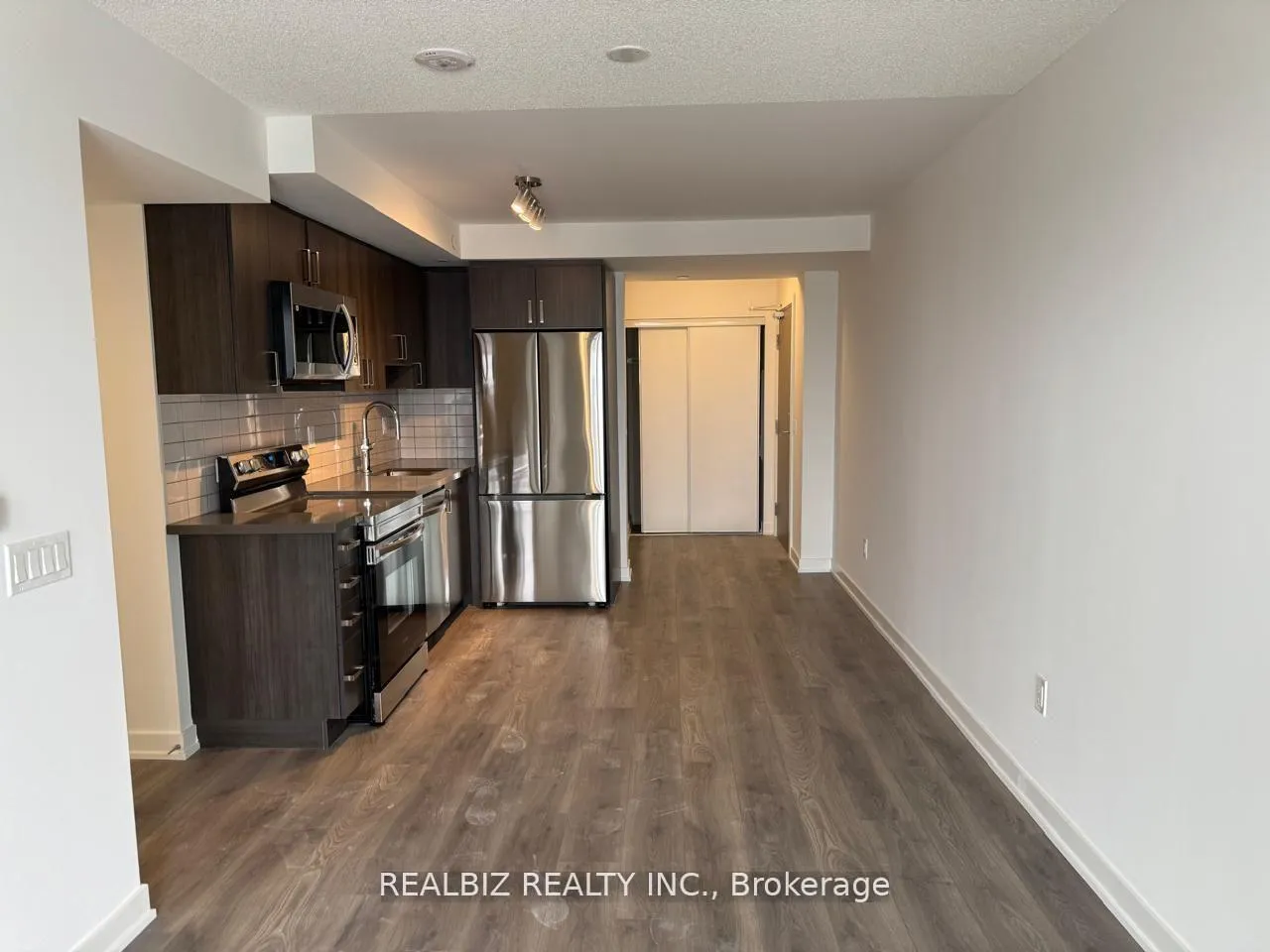 Photo 13 of Unit 902, 1010 Sandy Beach Road, Pickering, Bay Ridges — HOMEH