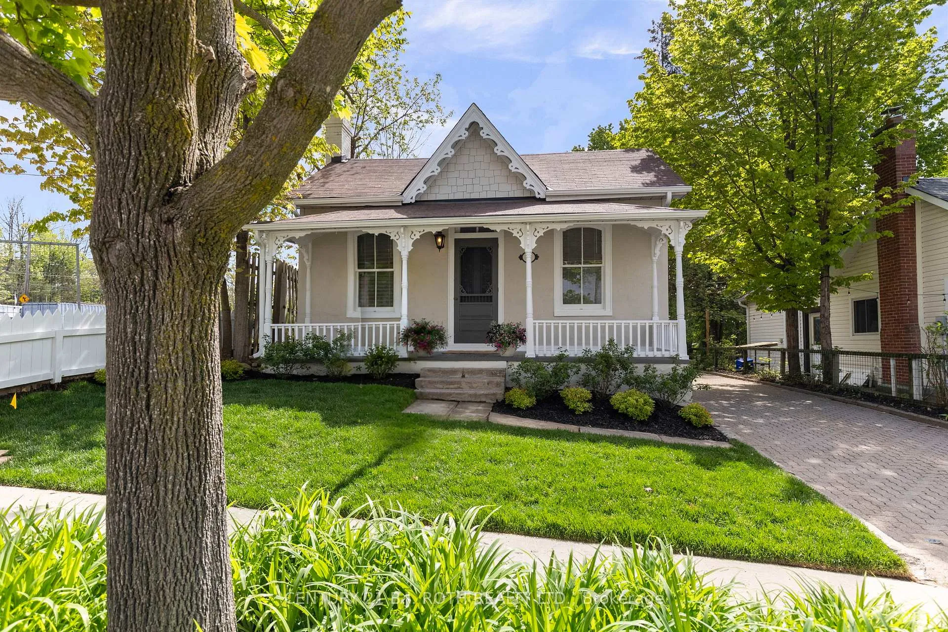 Photo 1 of 13 Nelson Square E, Barrie, North Shore — HOMEH