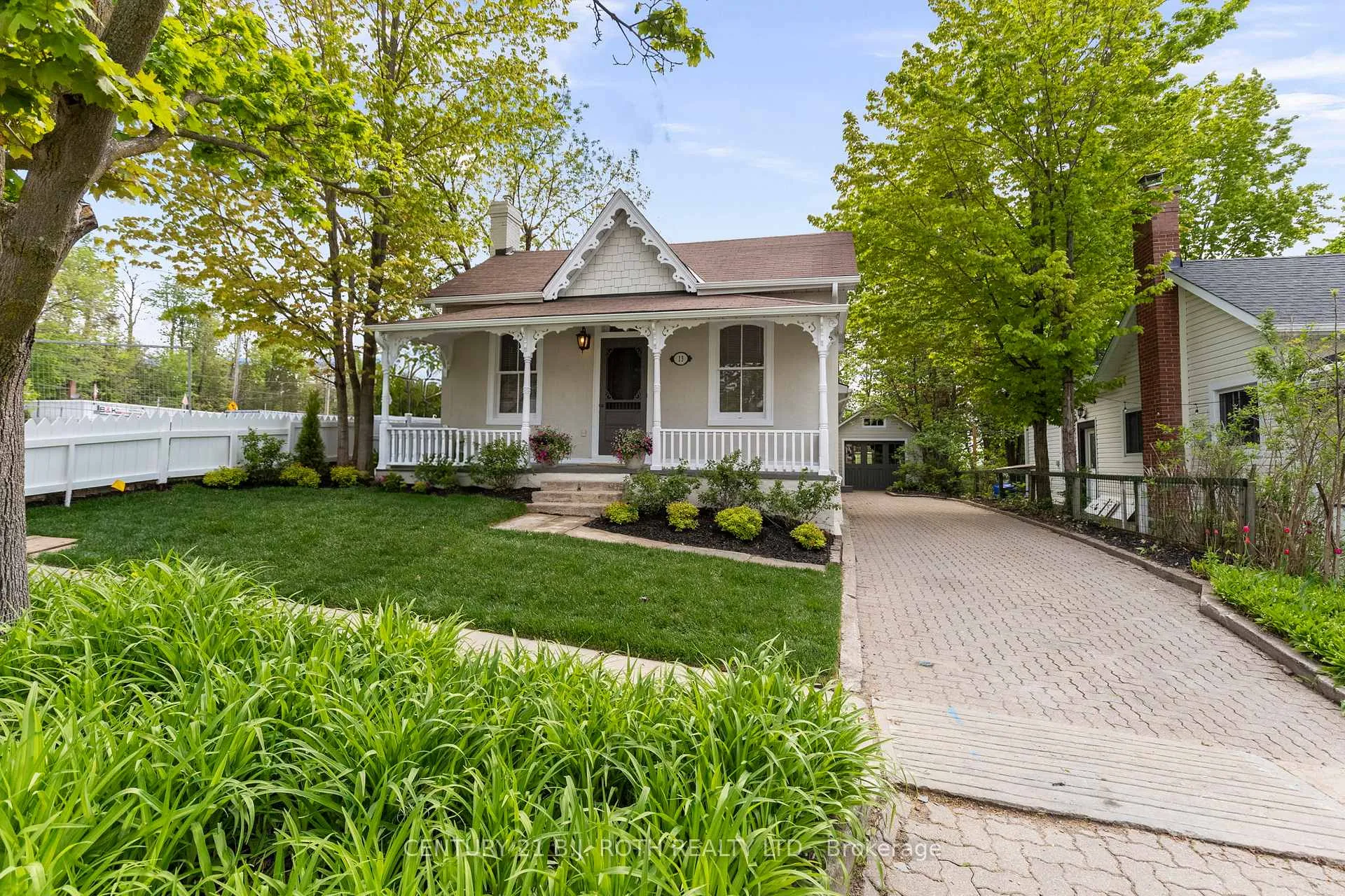 Photo 2 of 13 Nelson Square E, Barrie, North Shore — HOMEH