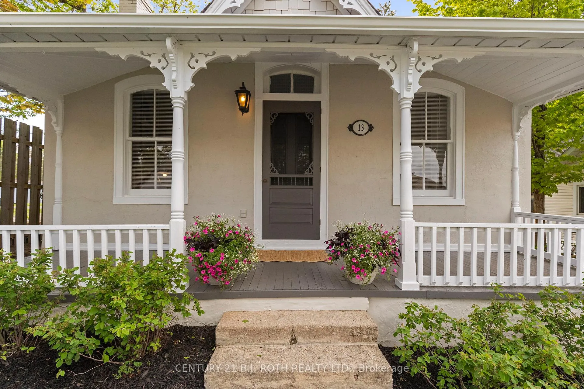 Photo 3 of 13 Nelson Square E, Barrie, North Shore — HOMEH