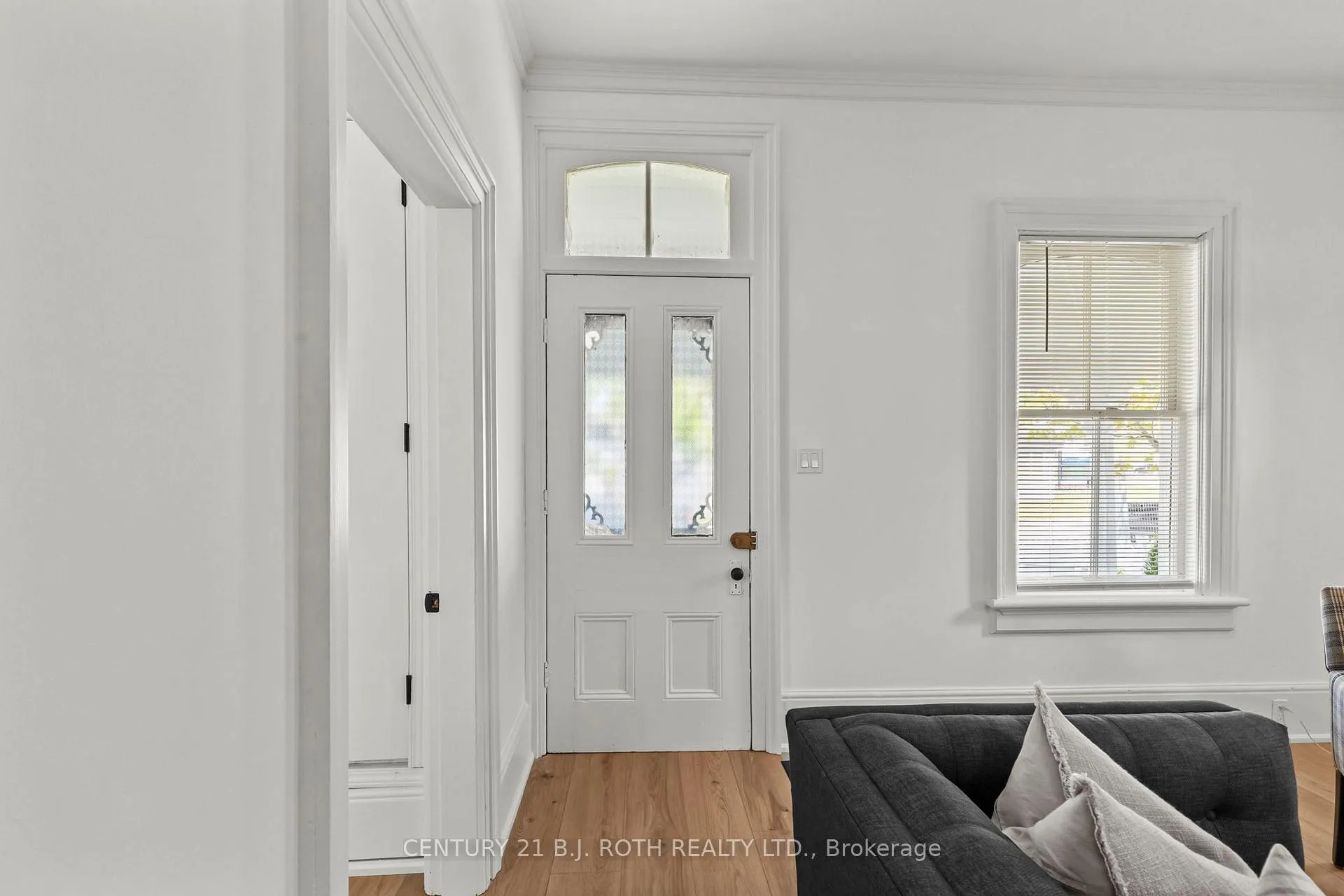 Photo 4 of 13 Nelson Square E, Barrie, North Shore — HOMEH
