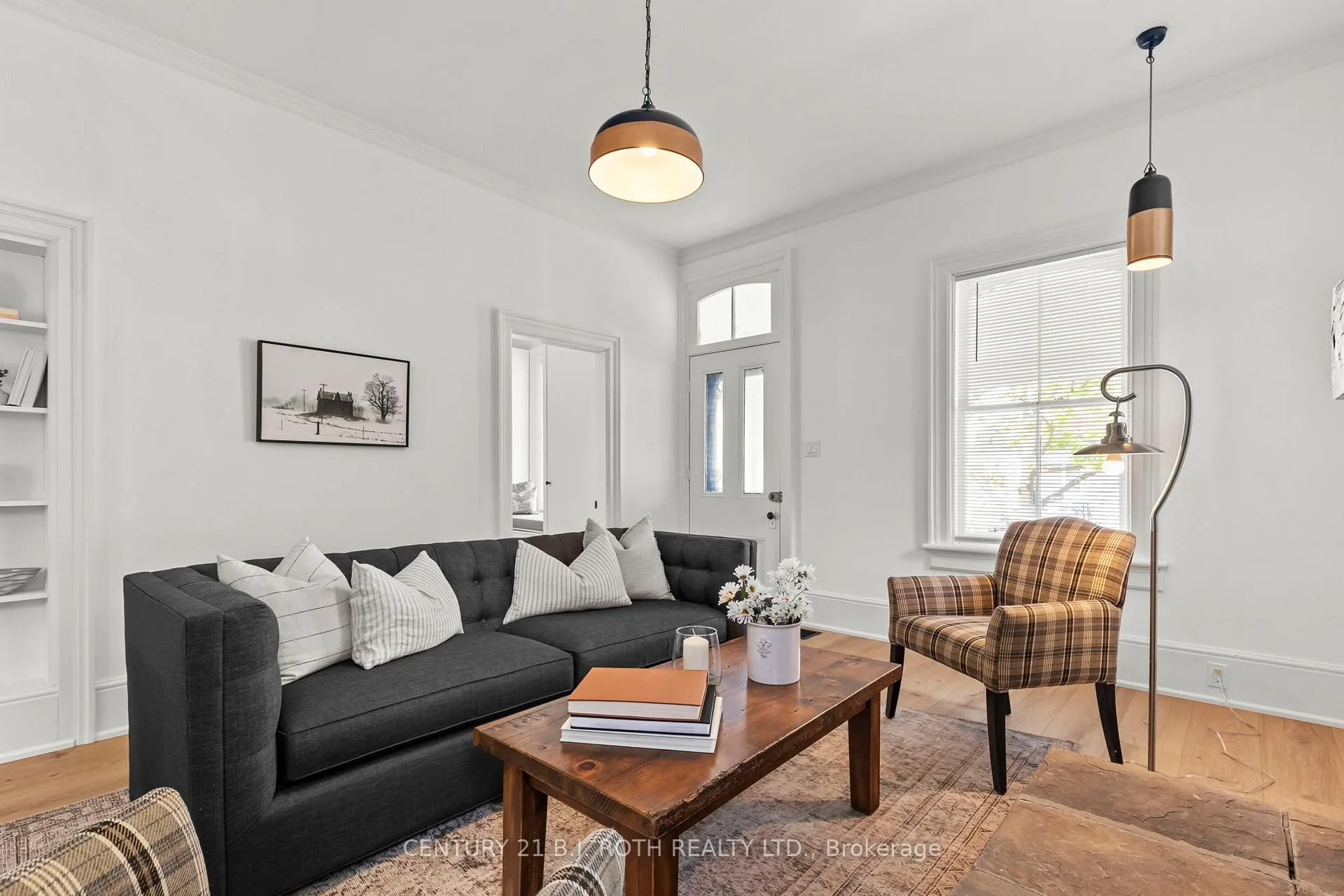 Photo 5 of 13 Nelson Square E, Barrie, North Shore — HOMEH