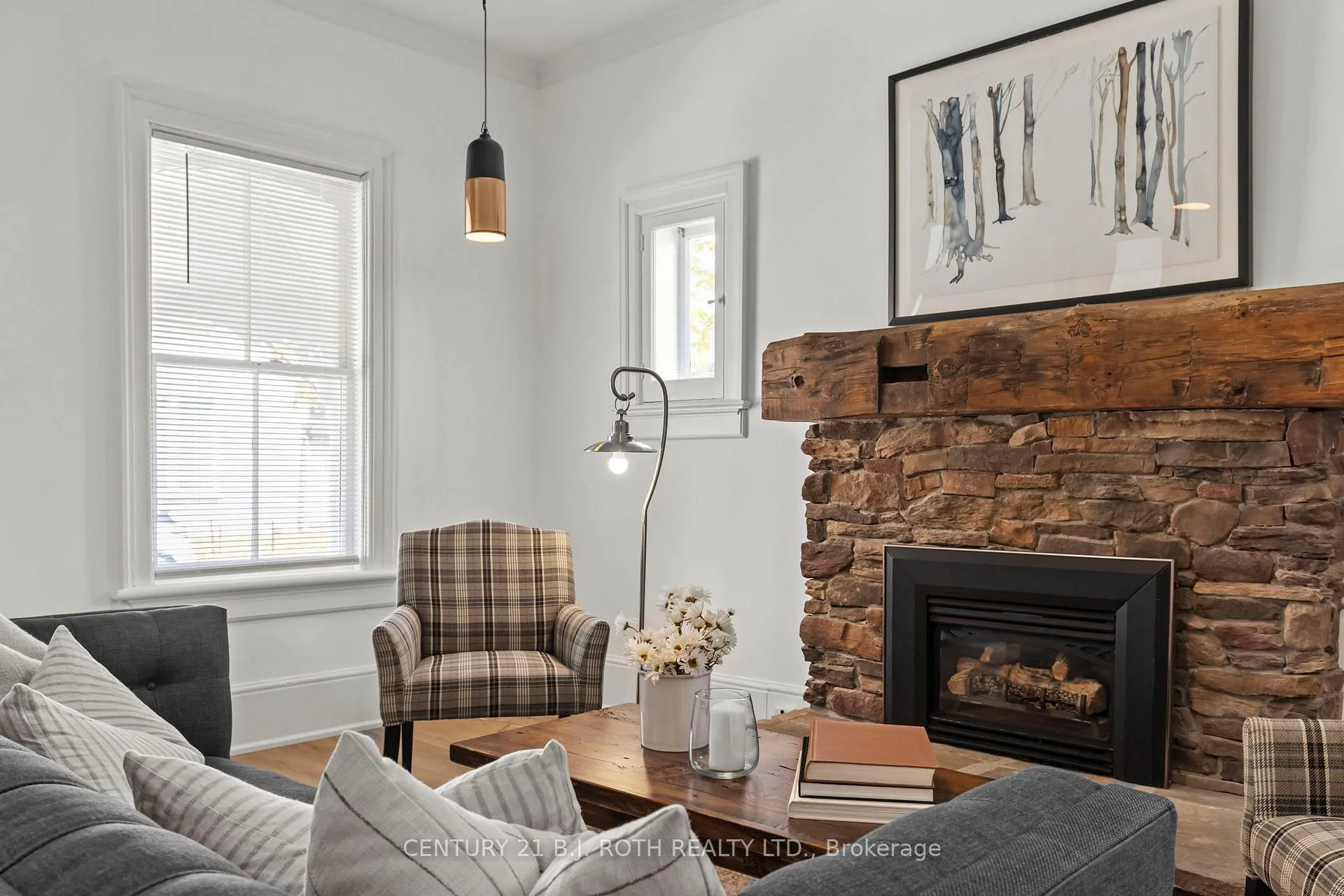 Photo 8 of 13 Nelson Square E, Barrie, North Shore — HOMEH