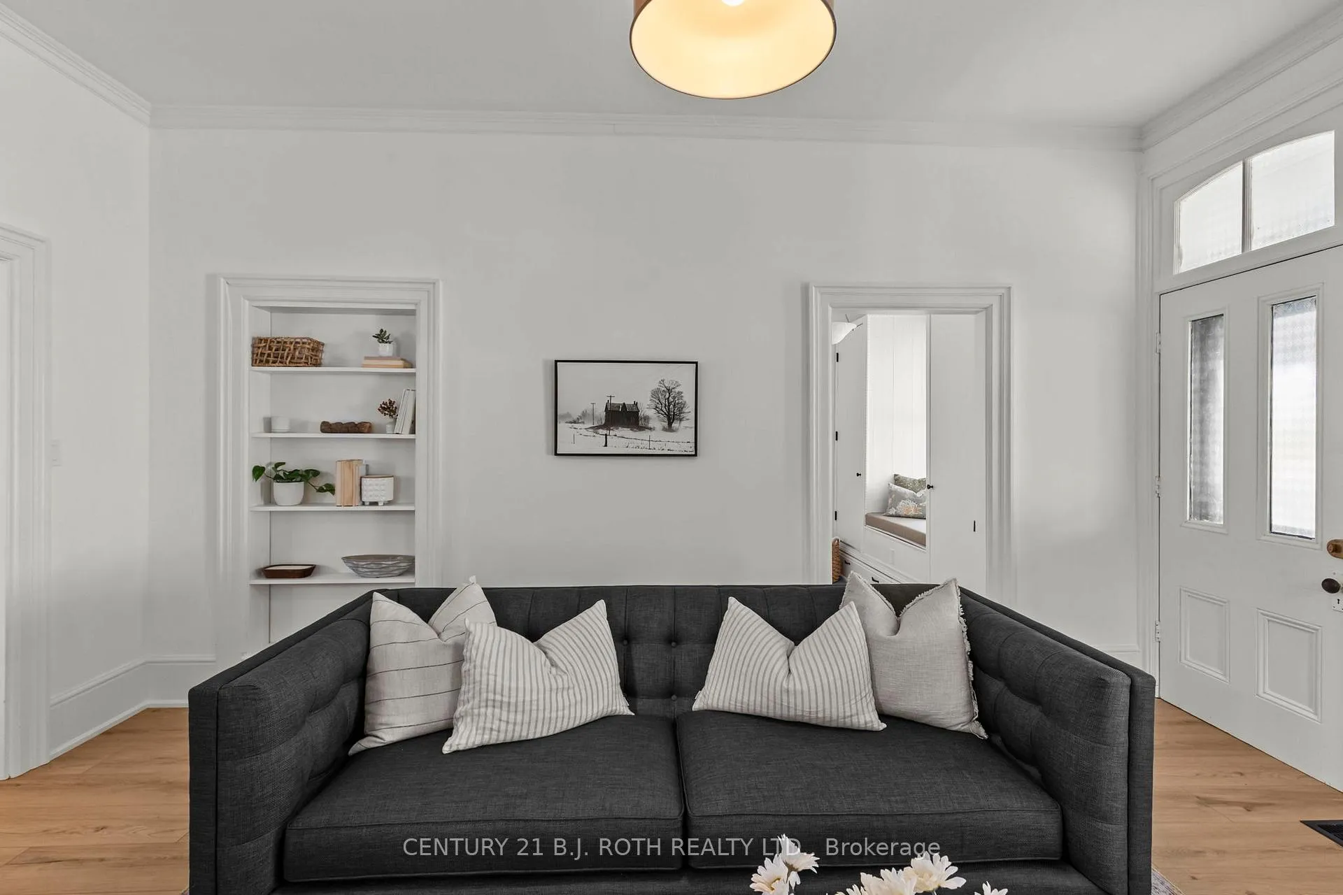 Photo 9 of 13 Nelson Square E, Barrie, North Shore — HOMEH