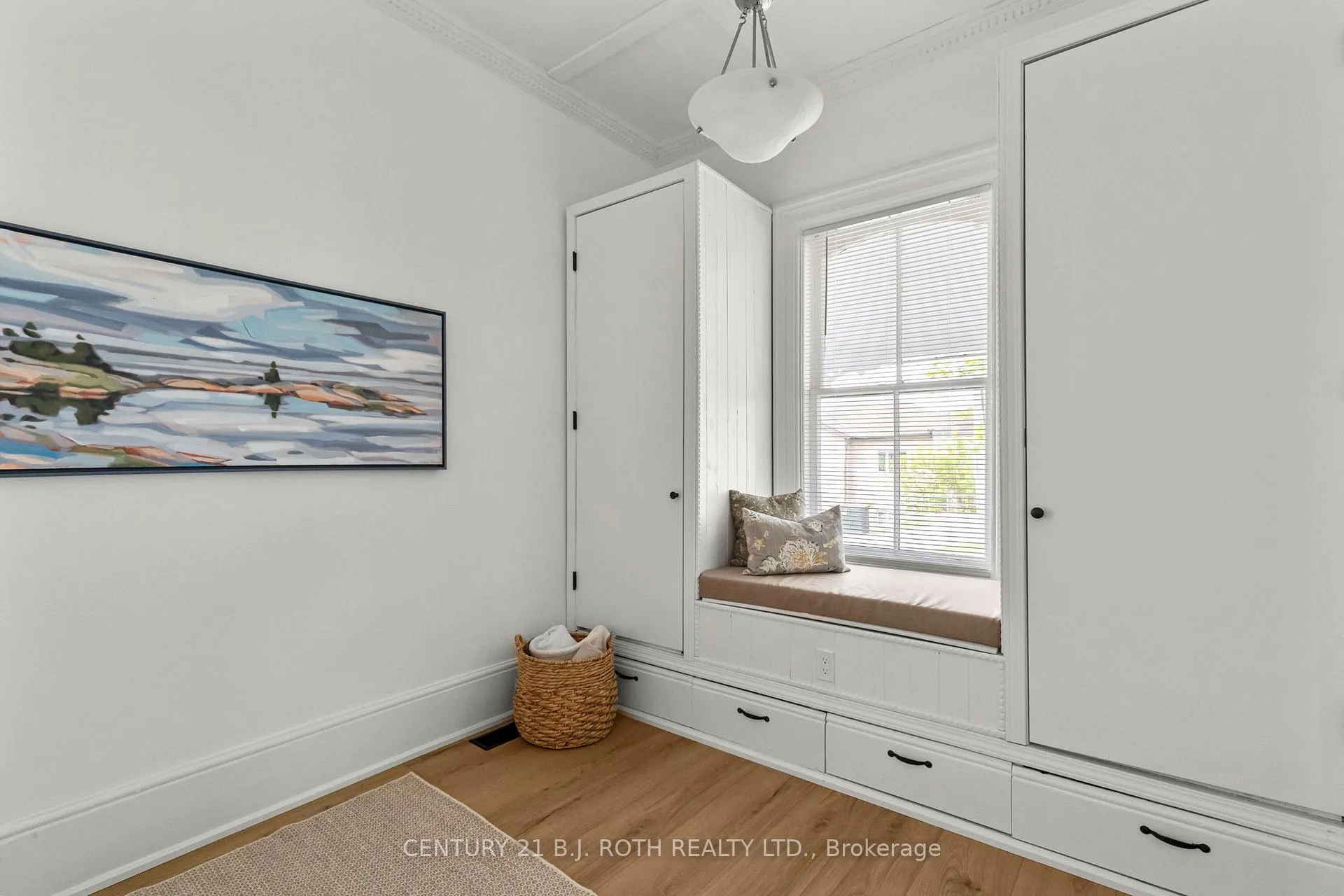 Photo 15 of 13 Nelson Square E, Barrie, North Shore — HOMEH