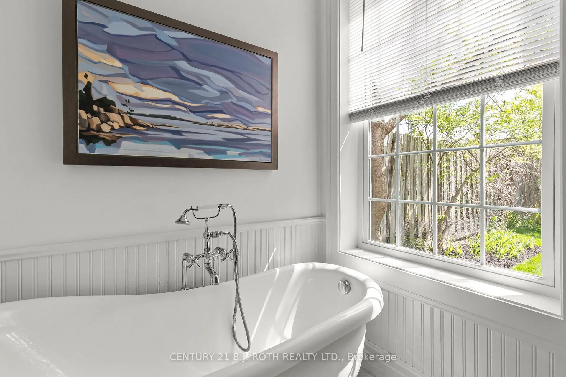 Photo 24 of 13 Nelson Square E, Barrie, North Shore — HOMEH