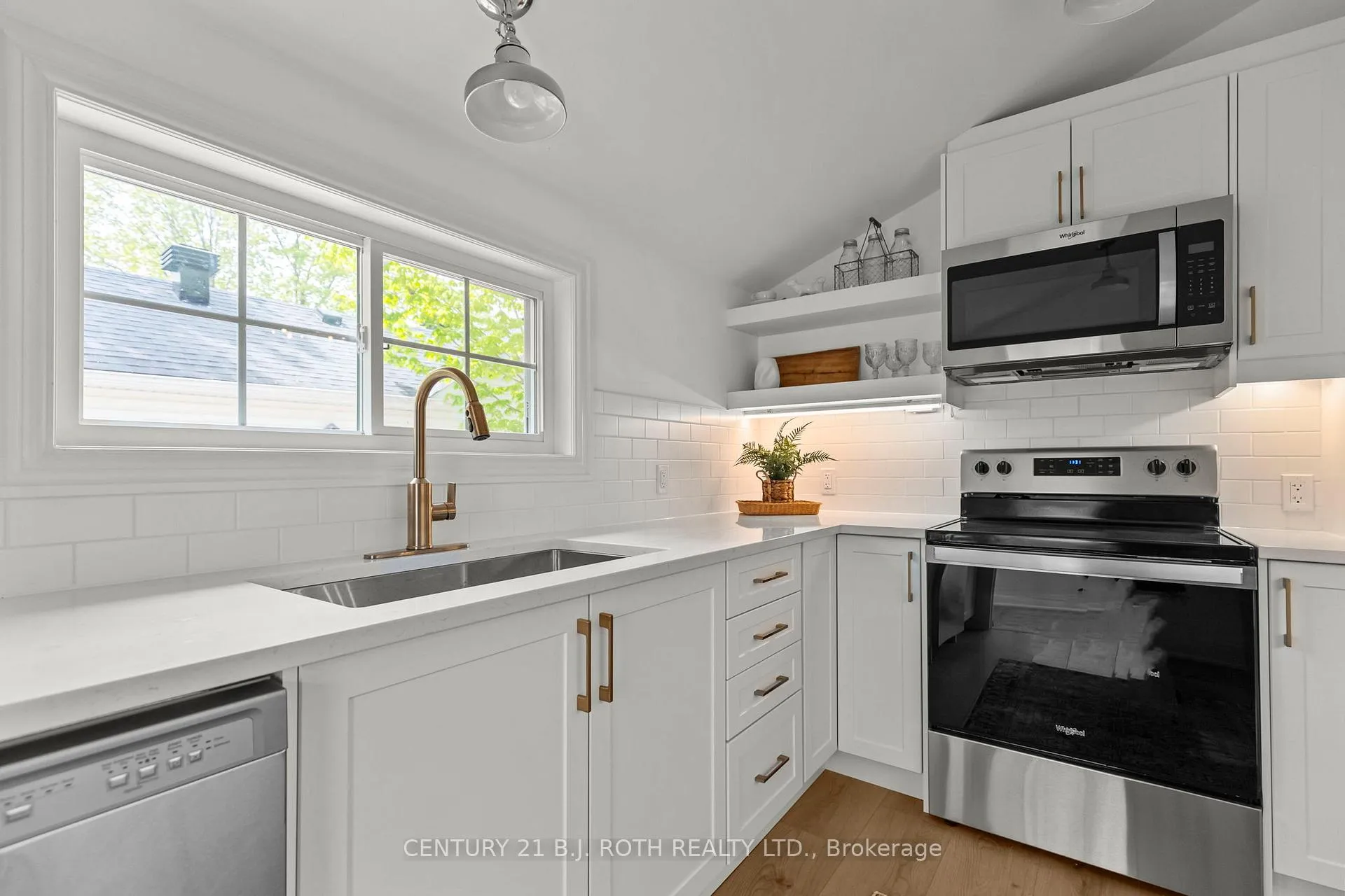 Photo 27 of 13 Nelson Square E, Barrie, North Shore — HOMEH