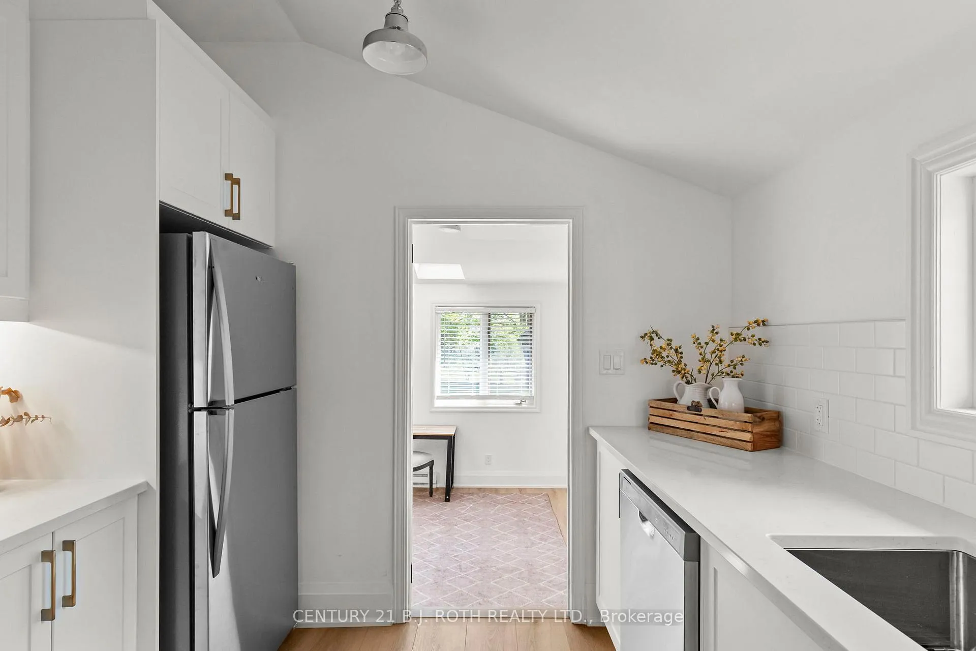 Photo 32 of 13 Nelson Square E, Barrie, North Shore — HOMEH