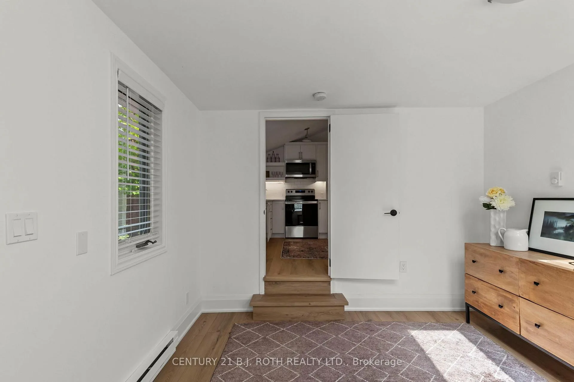 Photo 33 of 13 Nelson Square E, Barrie, North Shore — HOMEH