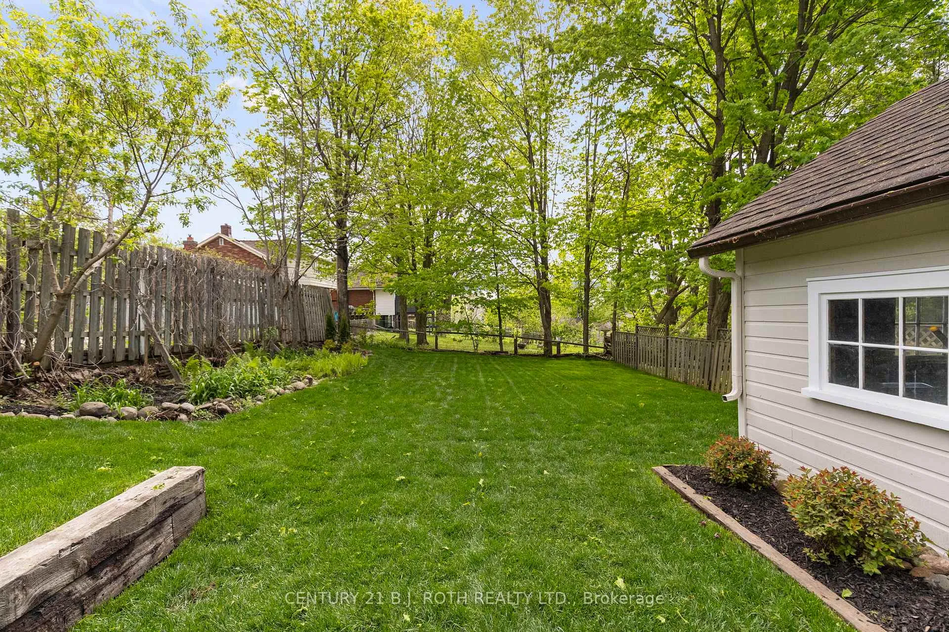 Photo 40 of 13 Nelson Square E, Barrie, North Shore — HOMEH