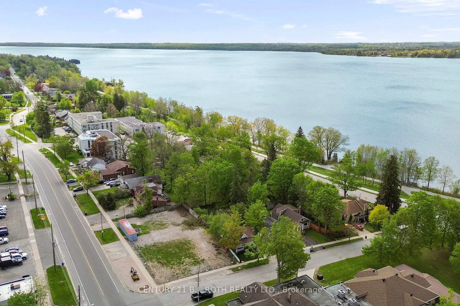 Photo 41 of 13 Nelson Square E, Barrie, North Shore — HOMEH