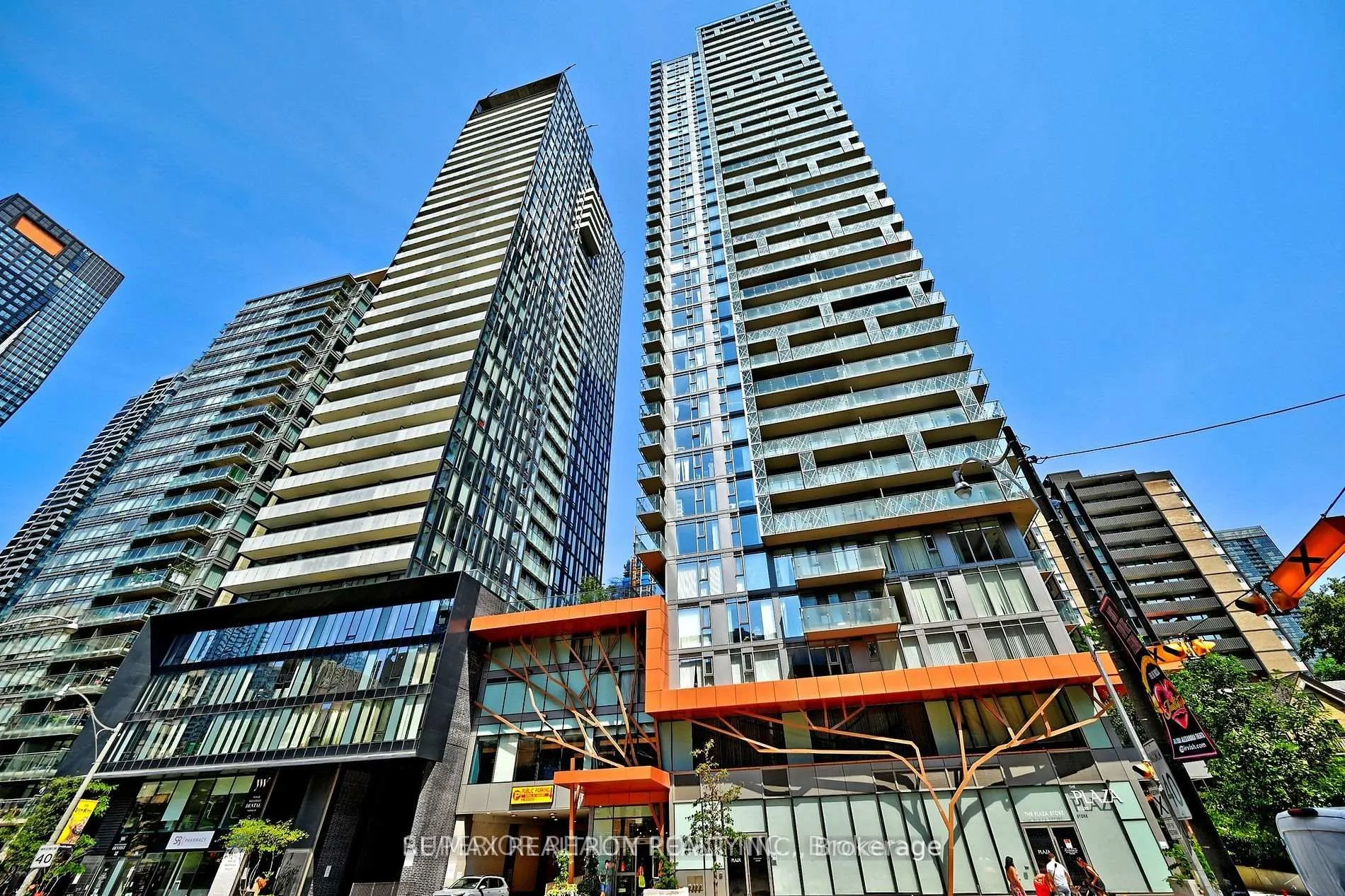 Front of Unit 704, 50 Wellesley Street E