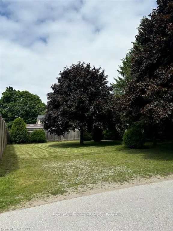 Photo 2 of 409 Wall Street, Kincardine — HOMEH