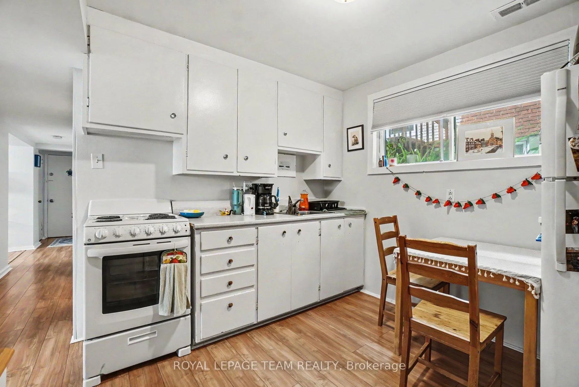Photo 9 of 707 Edison Avenue, Ottawa, Laurentianview — HOMEH