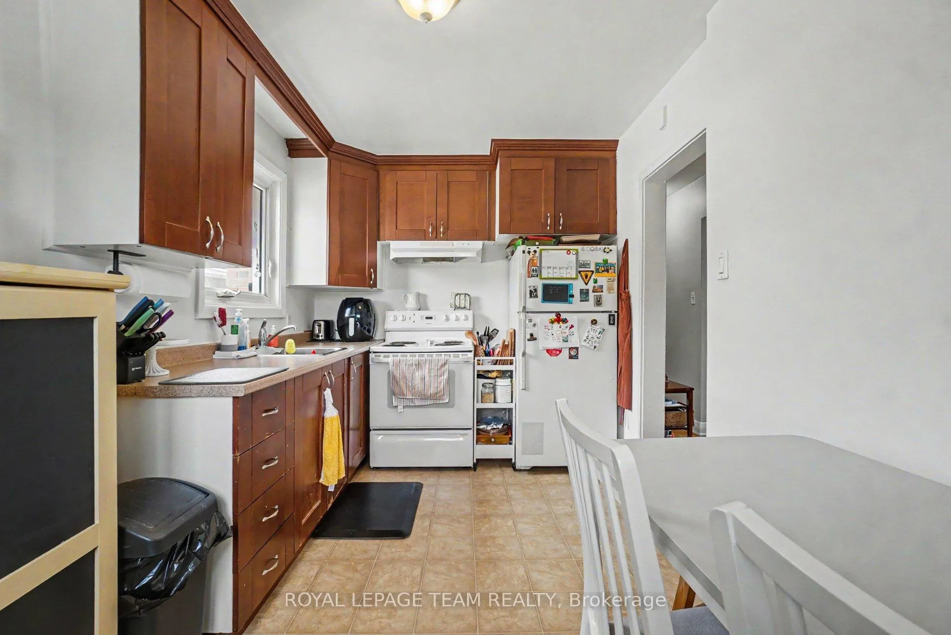 Photo 15 of 707 Edison Avenue, Ottawa, Laurentianview — HOMEH