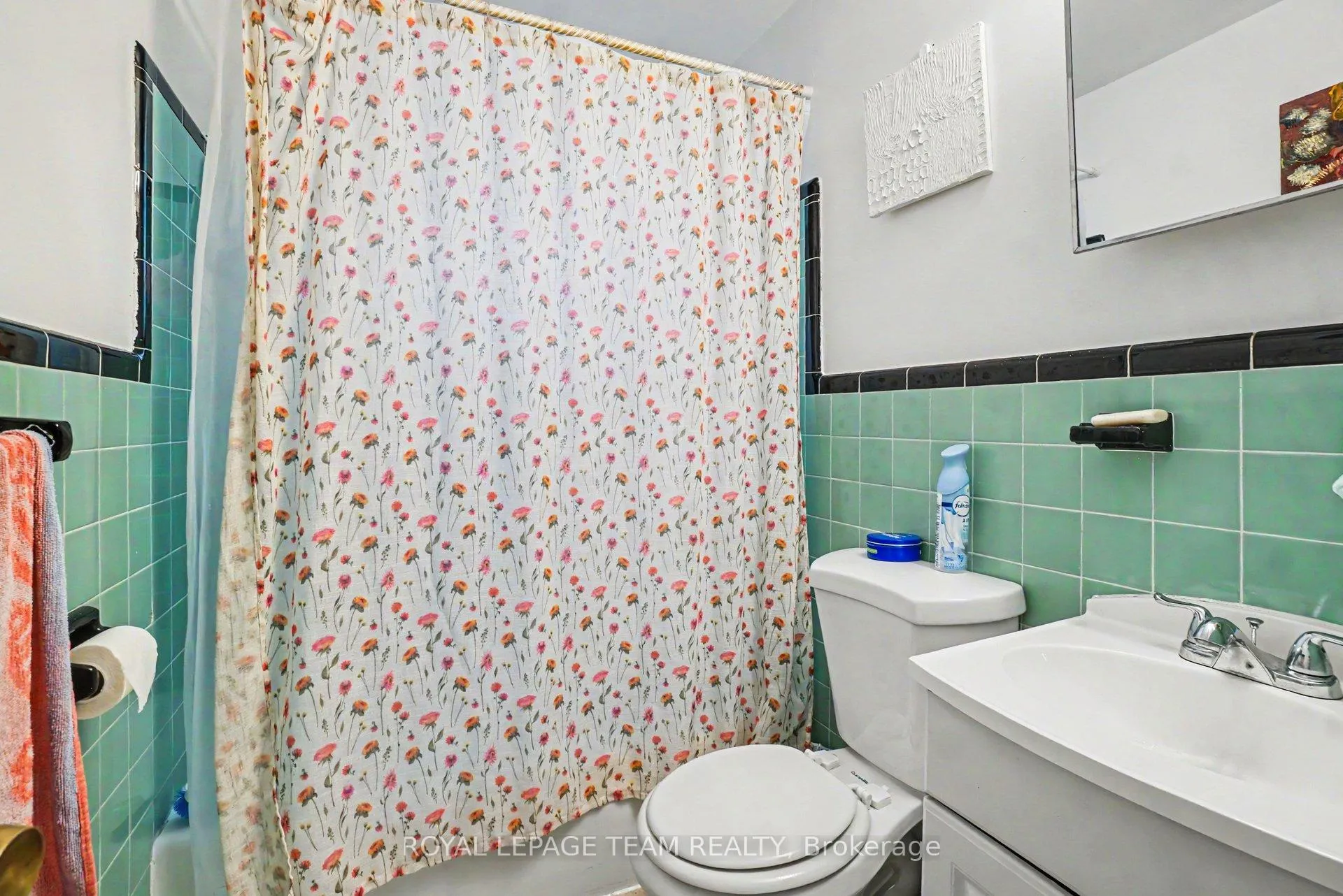 Photo 16 of 707 Edison Avenue, Ottawa, Laurentianview — HOMEH