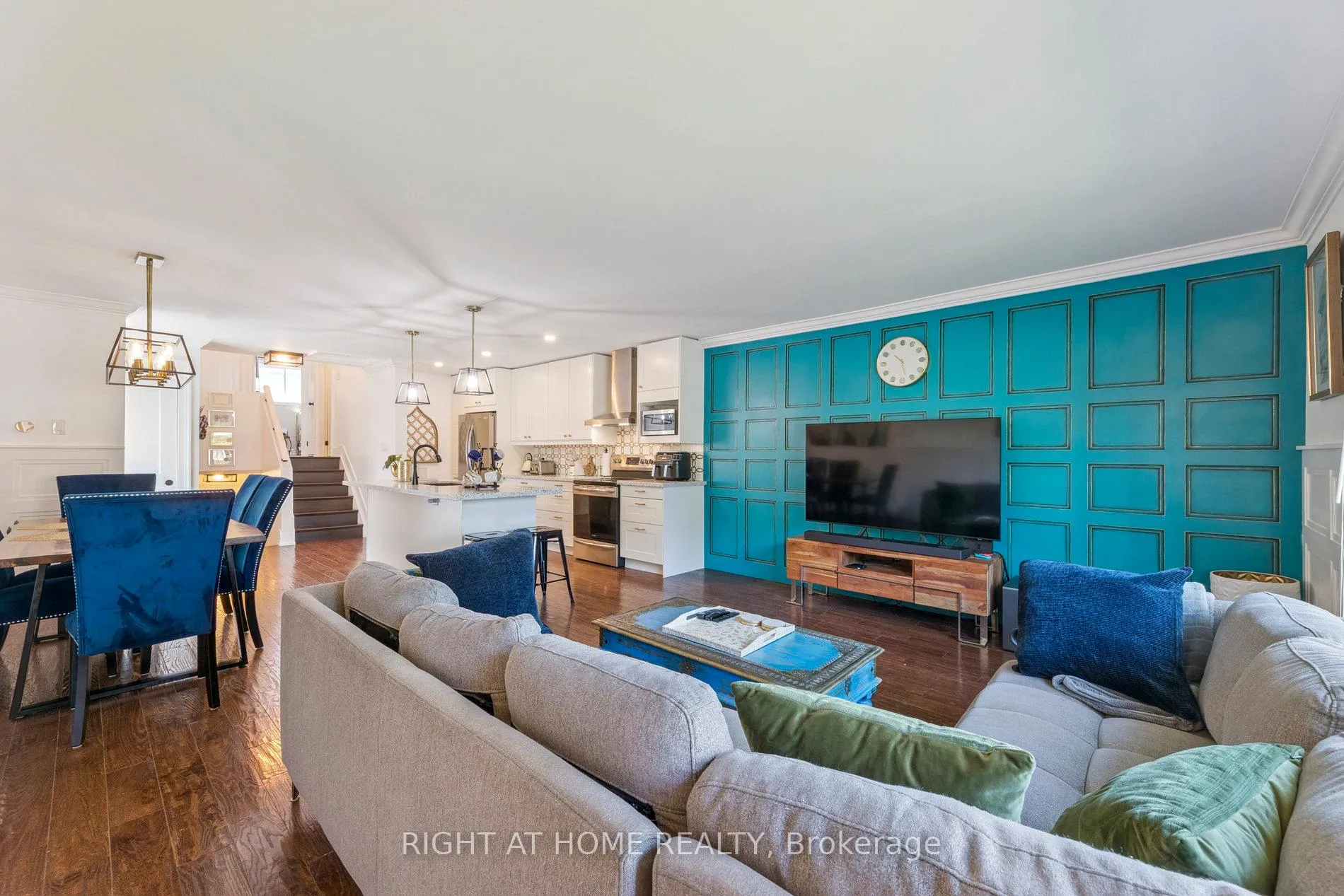 Photo 9 of 403 Chandos Court, Oshawa, Lakeview — HOMEH