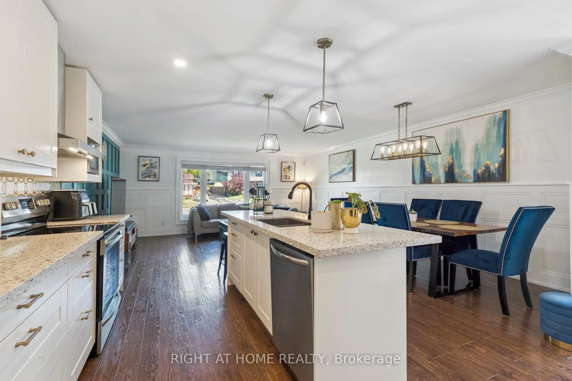 Photo 13 of 403 Chandos Court, Oshawa, Lakeview — HOMEH