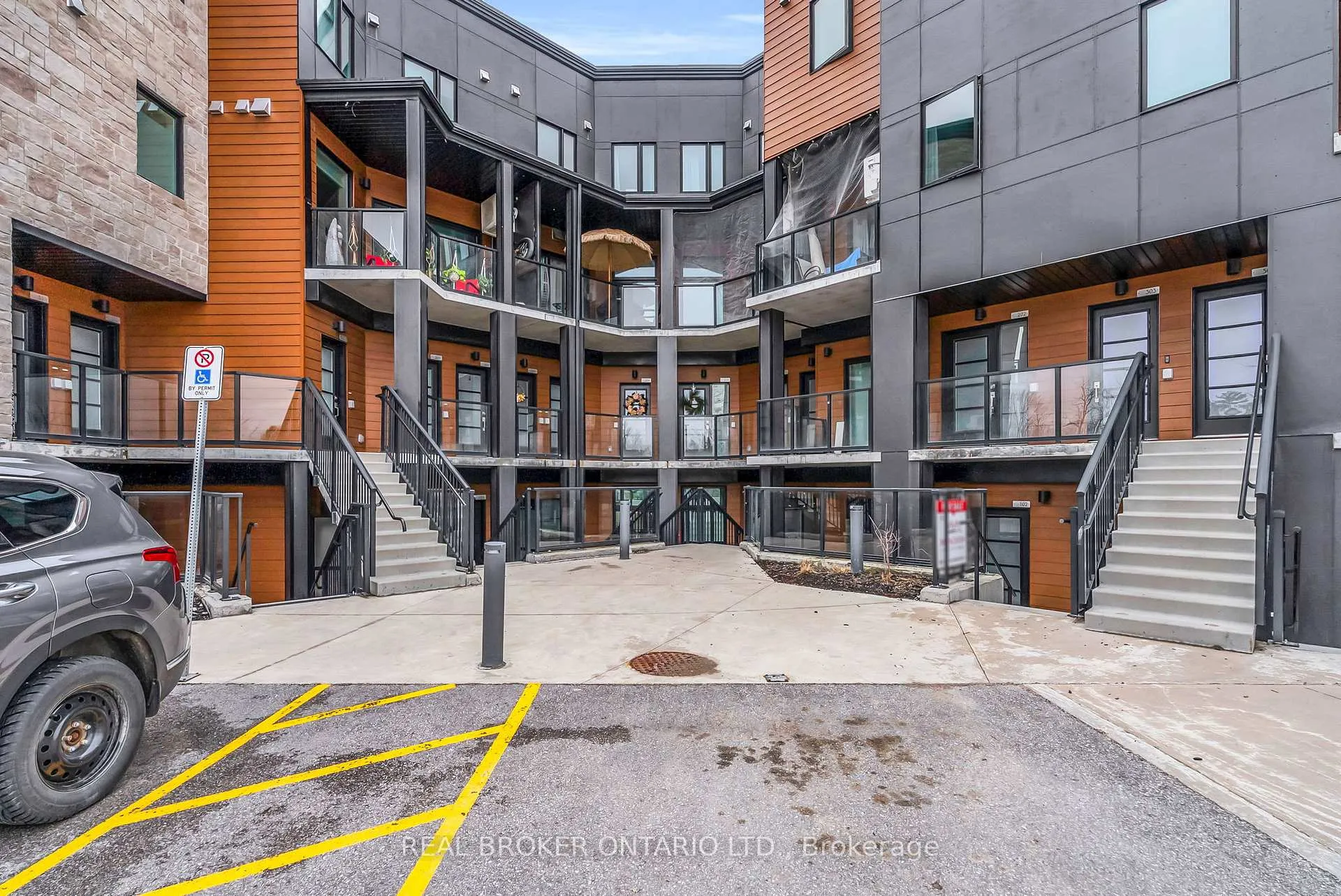 Photo 4 of Unit 311, 17 Centre Street, Orangeville — HOMEH