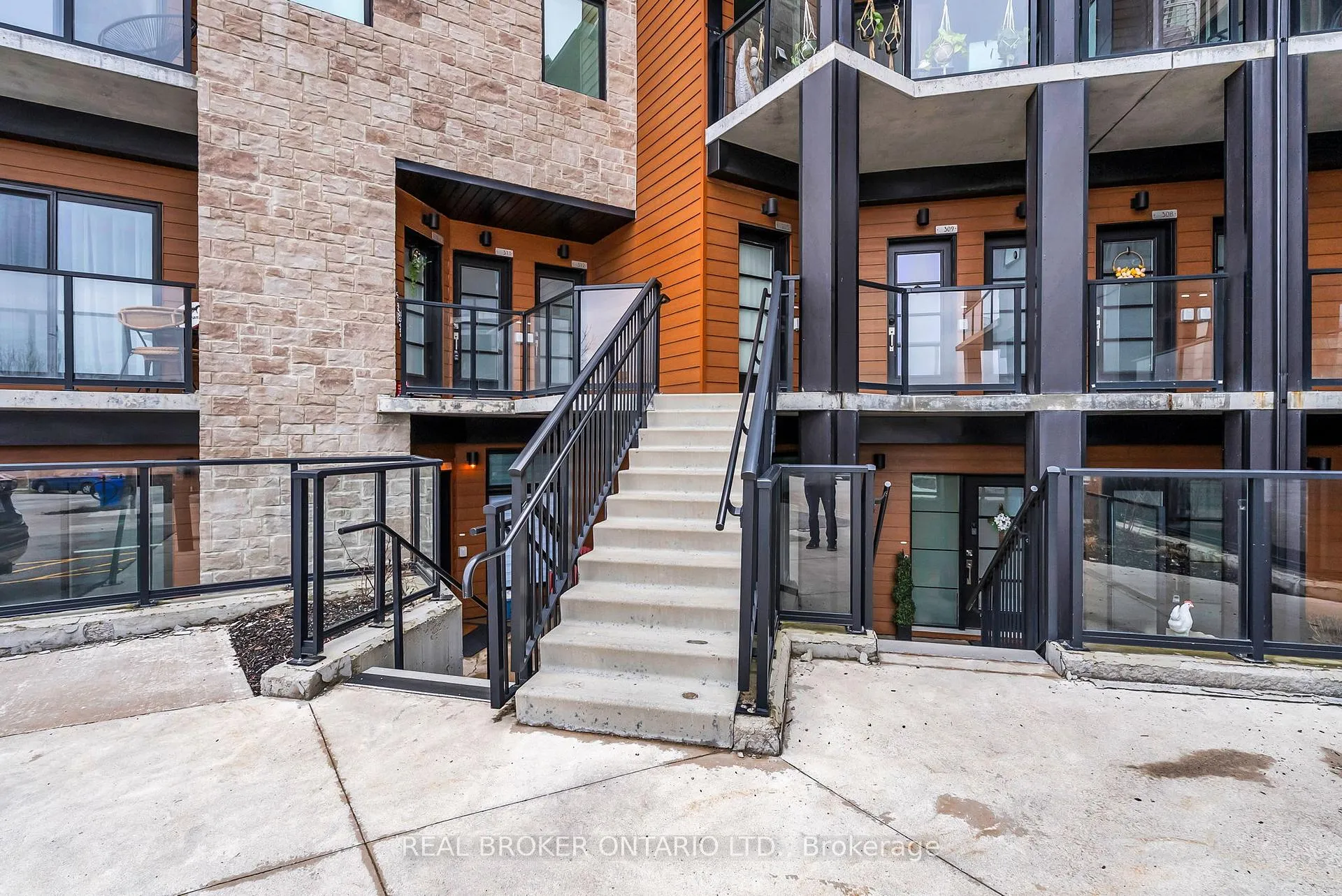 Photo 5 of Unit 311, 17 Centre Street, Orangeville — HOMEH