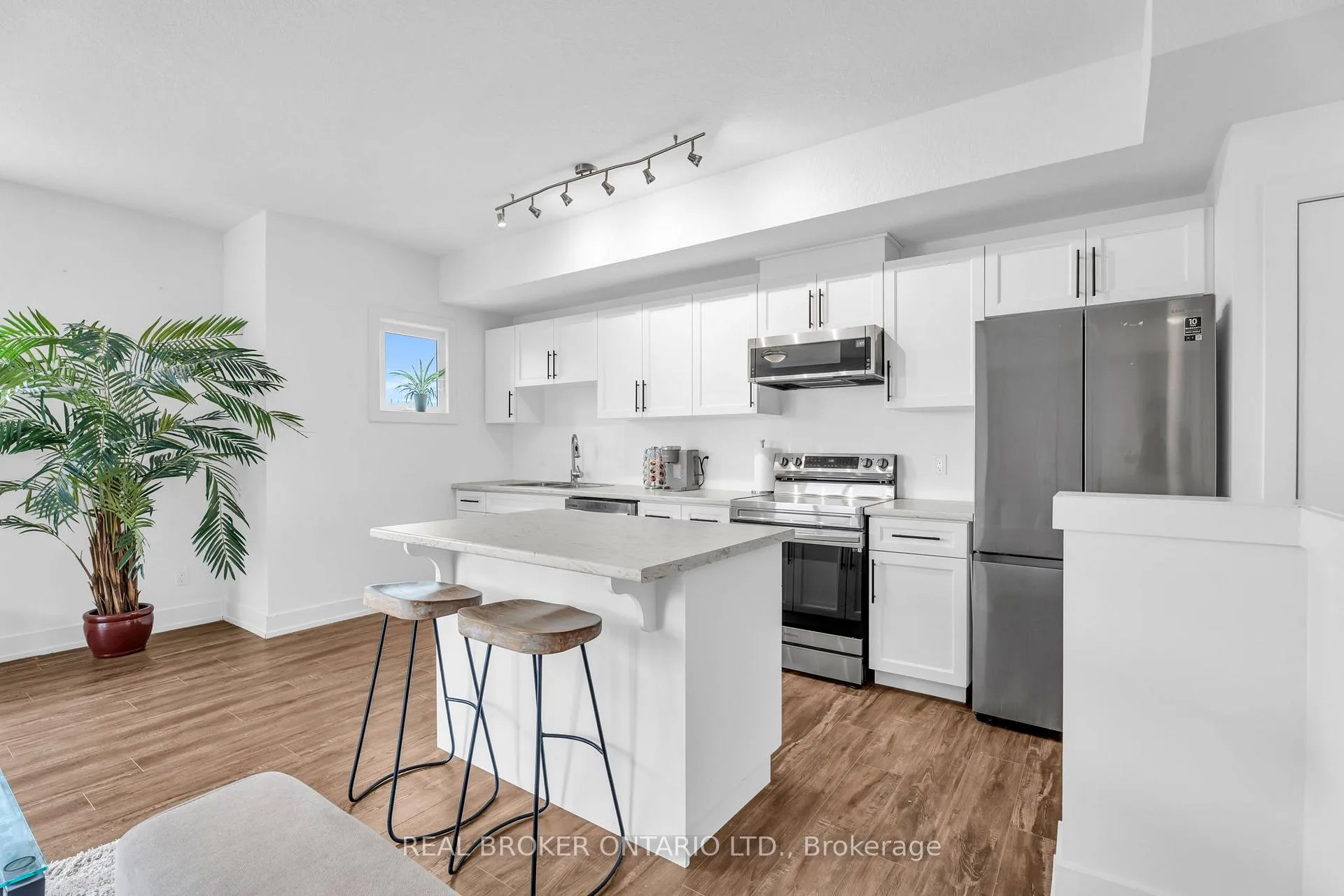 Photo 10 of Unit 311, 17 Centre Street, Orangeville — HOMEH