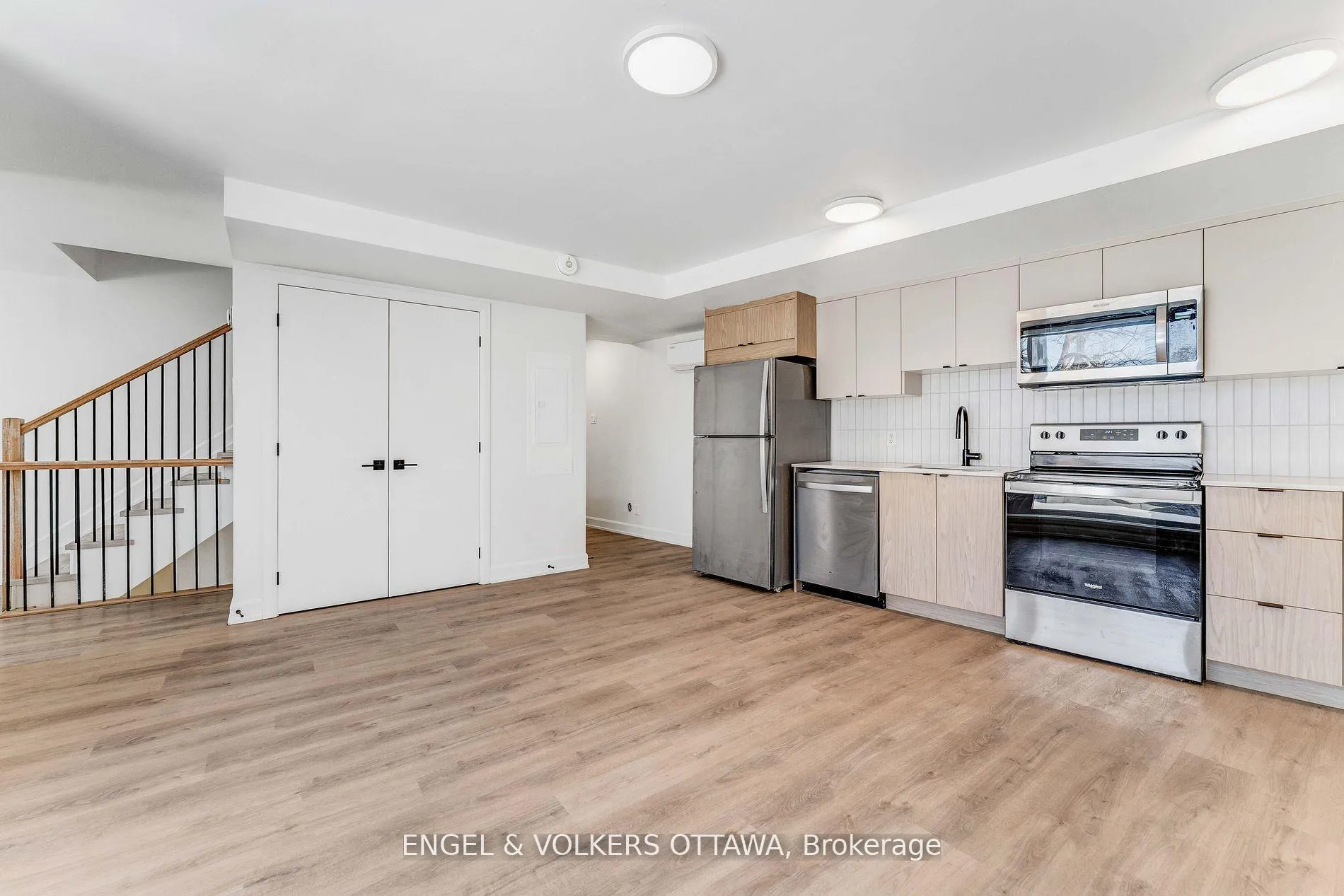 Photo 2 of Unit 3, 156 Fifth Avenue, Ottawa, Glebe — HOMEH