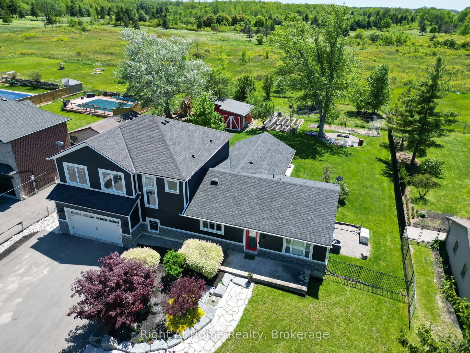 Photo 2 of 367 Golf Club Road, Hamilton, Rural Glanbrook — HOMEH