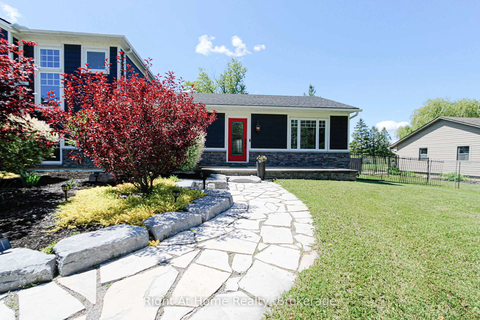Photo 3 of 367 Golf Club Road, Hamilton, Rural Glanbrook — HOMEH
