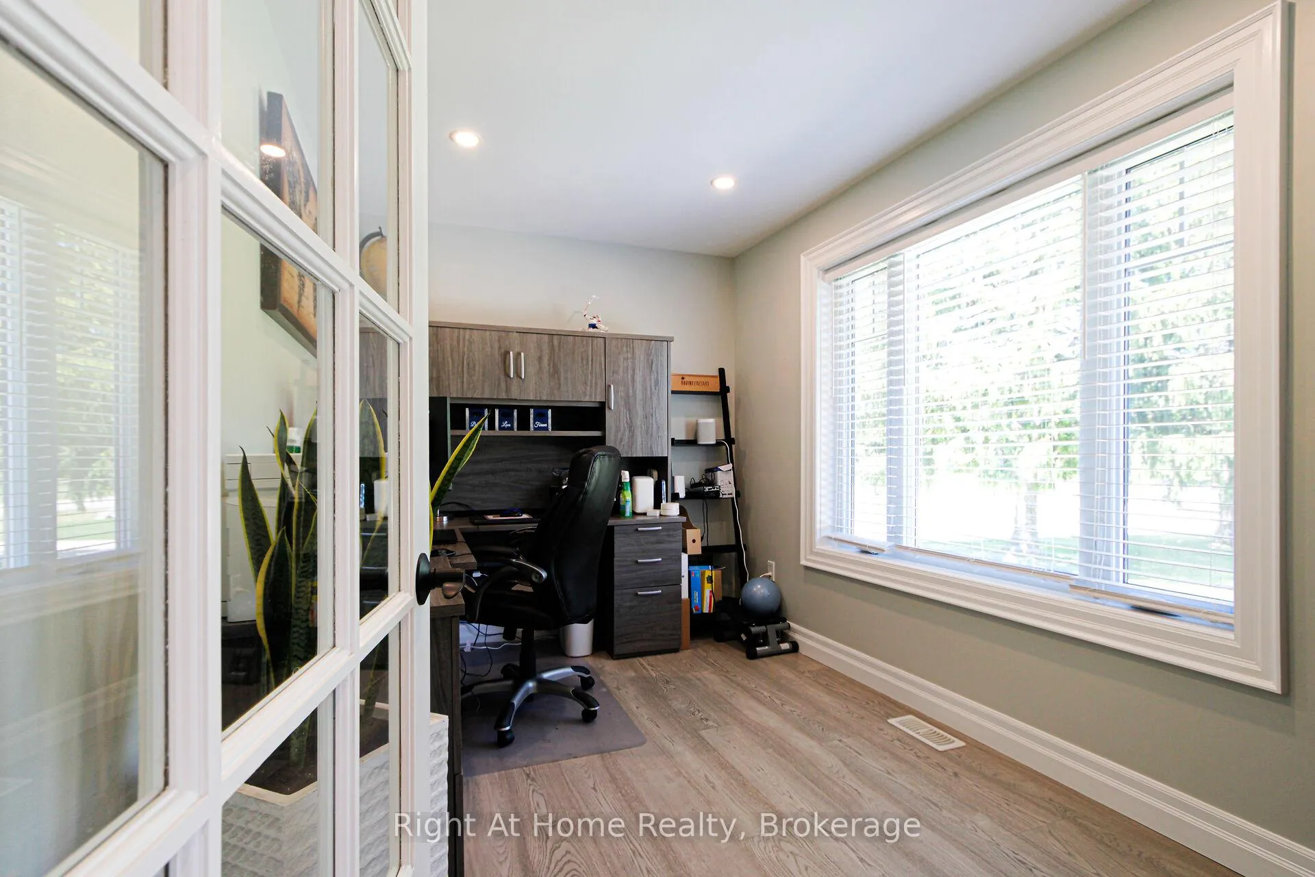 Photo 5 of 367 Golf Club Road, Hamilton, Rural Glanbrook — HOMEH