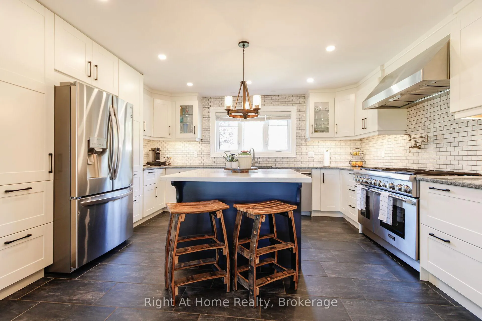 Photo 10 of 367 Golf Club Road, Hamilton, Rural Glanbrook — HOMEH