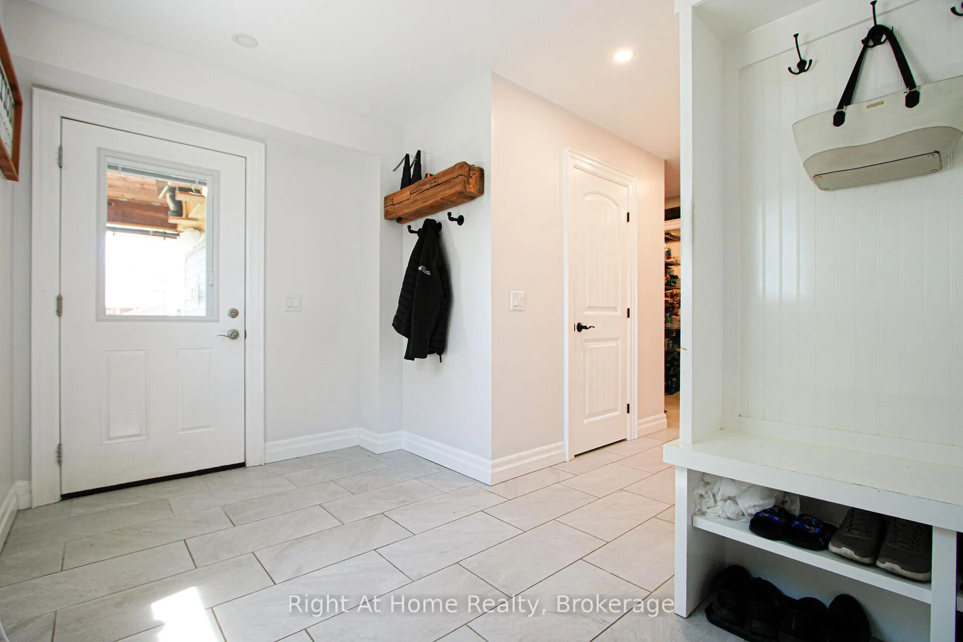 Photo 17 of 367 Golf Club Road, Hamilton, Rural Glanbrook — HOMEH
