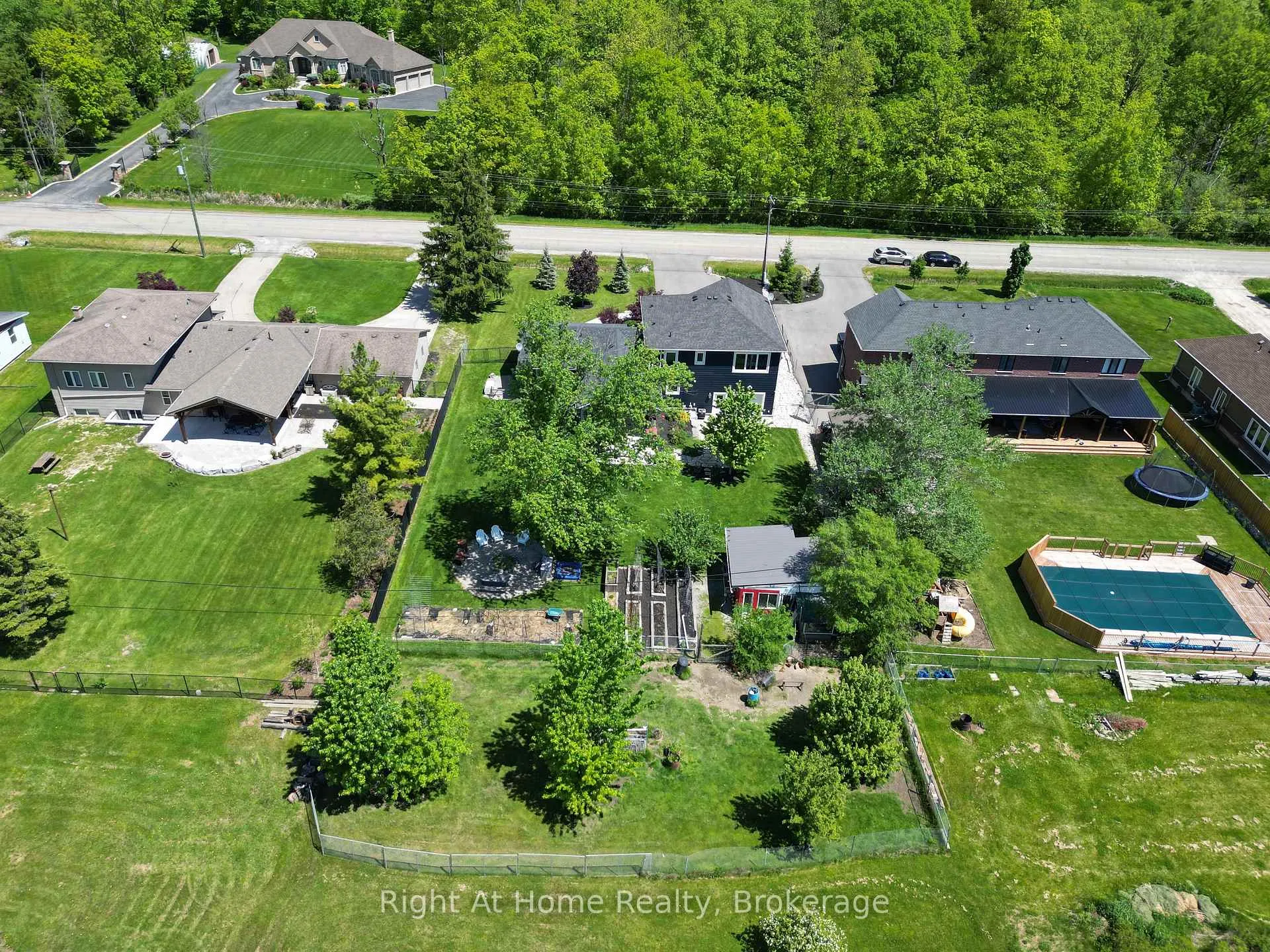 Photo 37 of 367 Golf Club Road, Hamilton, Rural Glanbrook — HOMEH