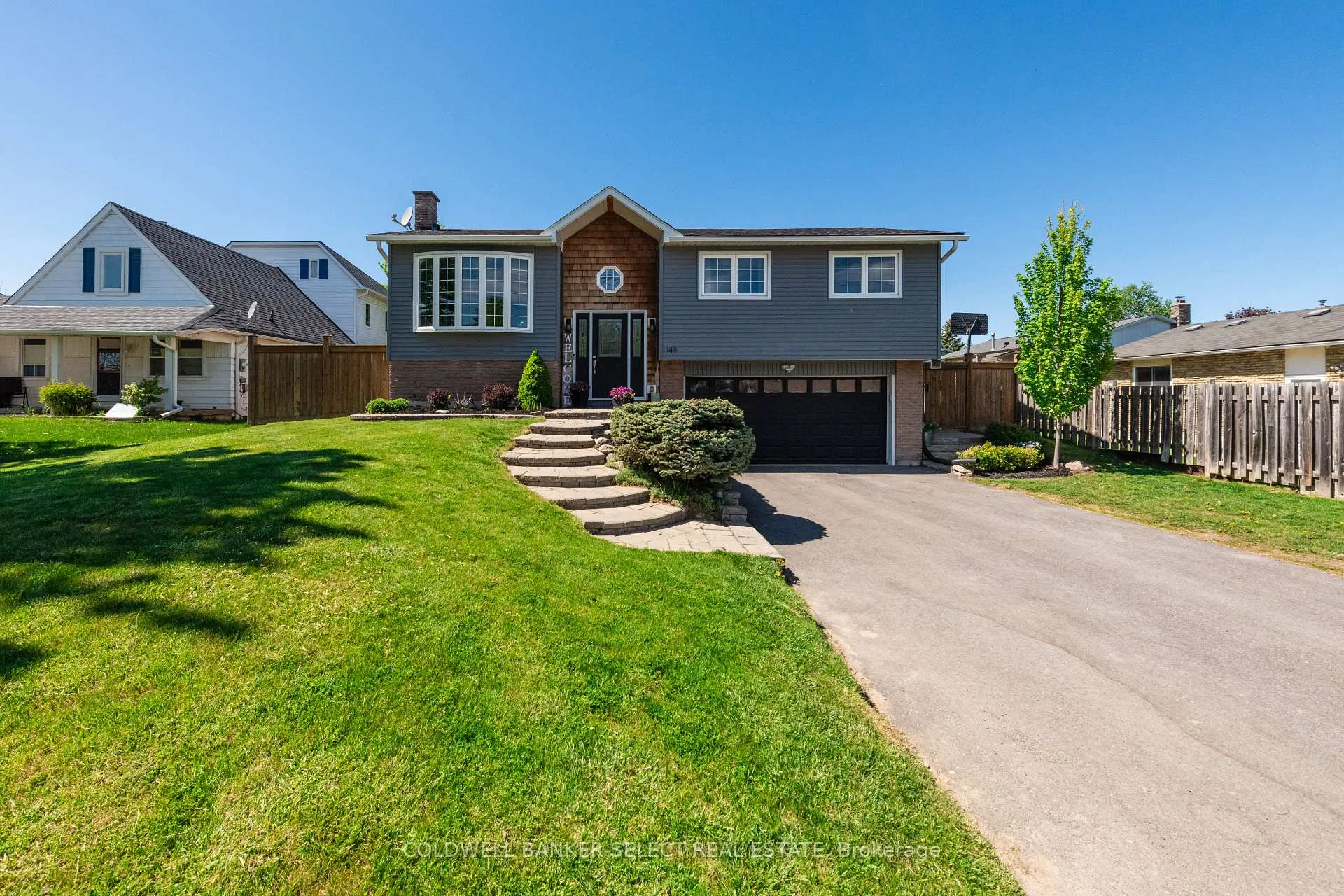 Photo 2 of 149 Ellwood Drive W, Caledon, Bolton West — HOMEH