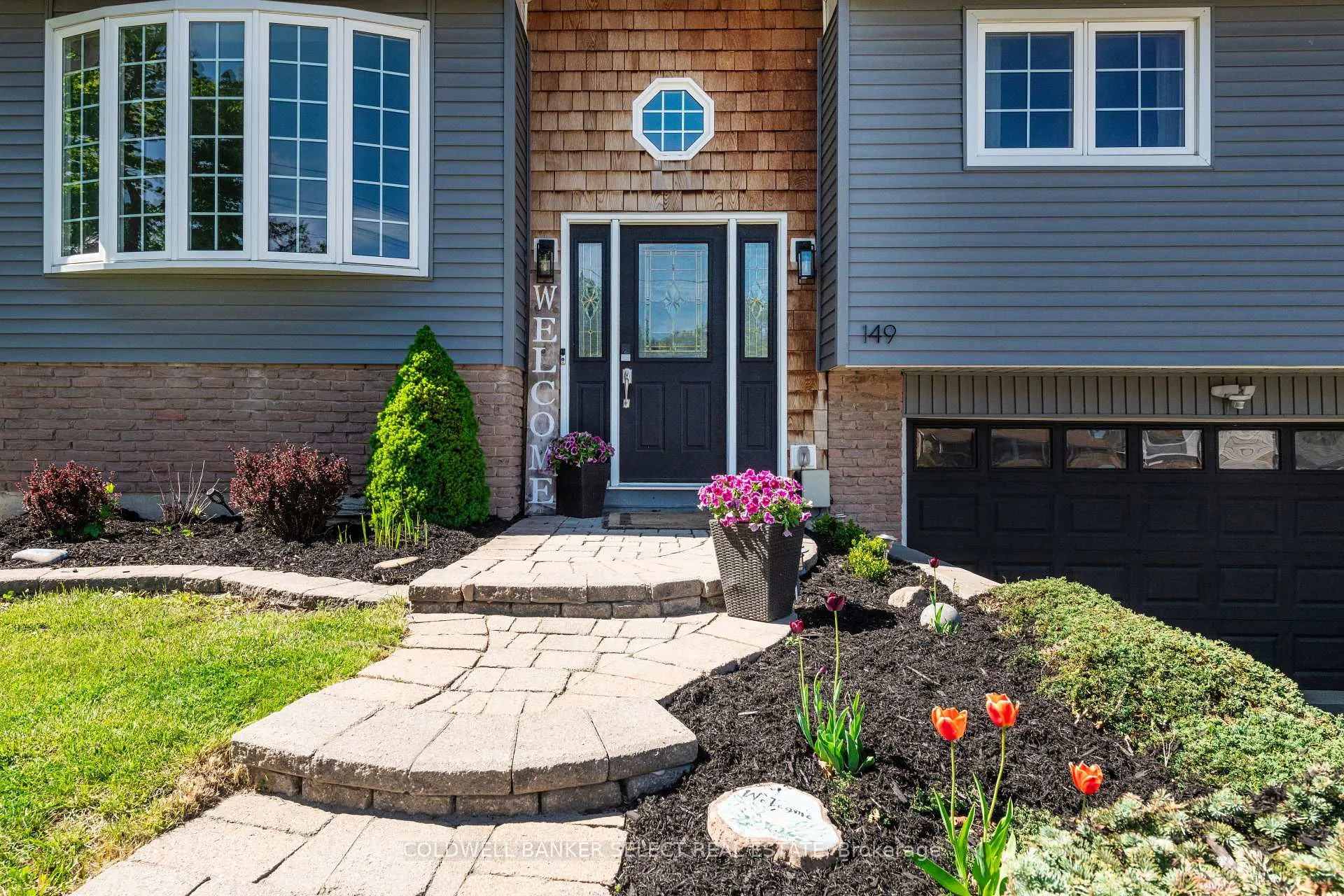 Photo 3 of 149 Ellwood Drive W, Caledon, Bolton West — HOMEH