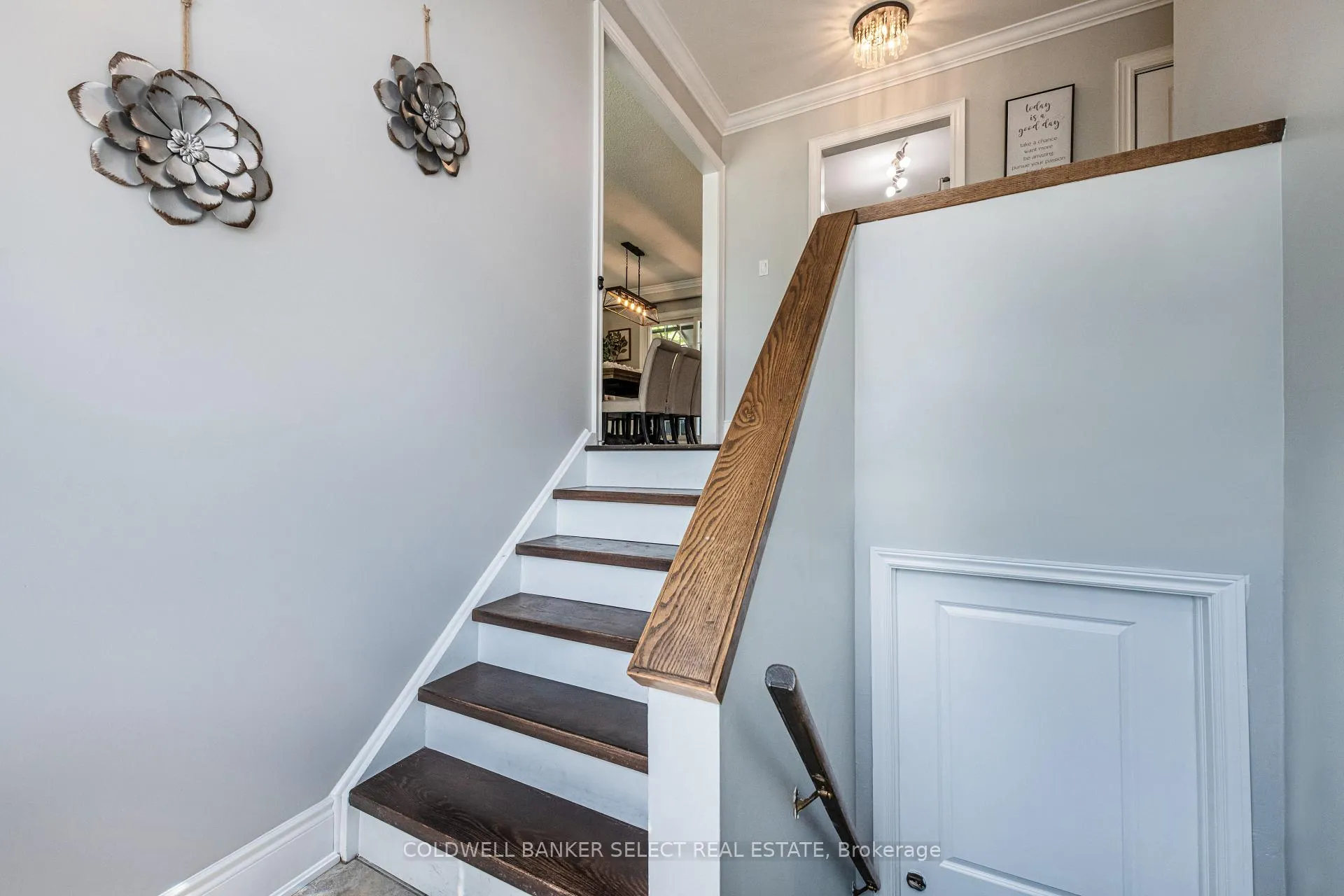 Photo 5 of 149 Ellwood Drive W, Caledon, Bolton West — HOMEH