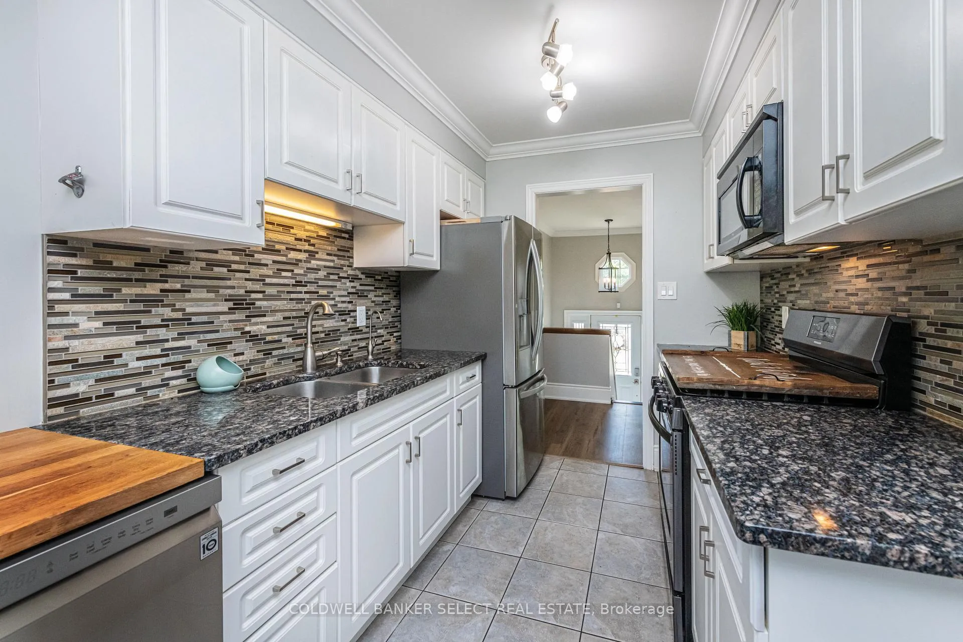 Photo 14 of 149 Ellwood Drive W, Caledon, Bolton West — HOMEH
