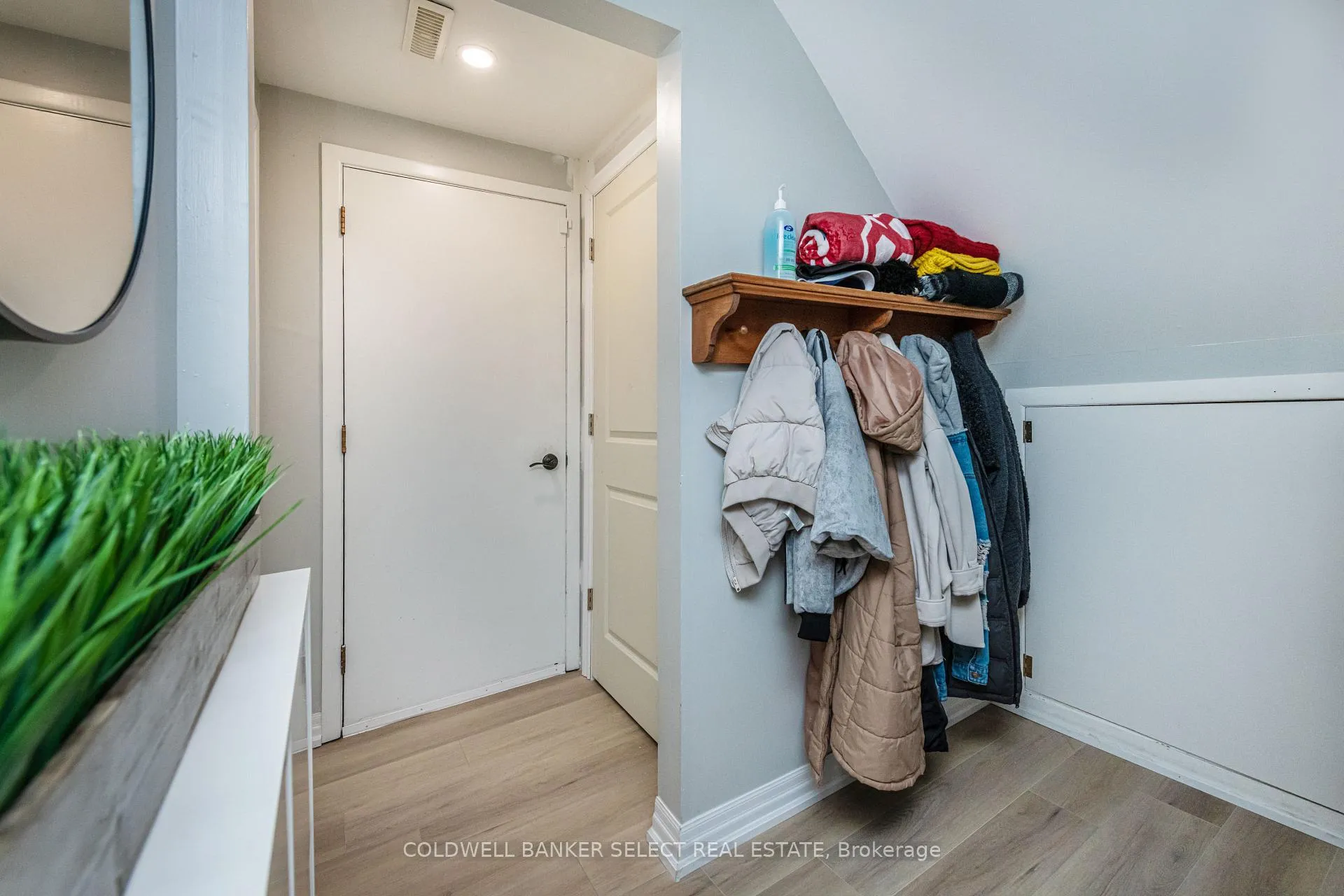 Photo 19 of 149 Ellwood Drive W, Caledon, Bolton West — HOMEH