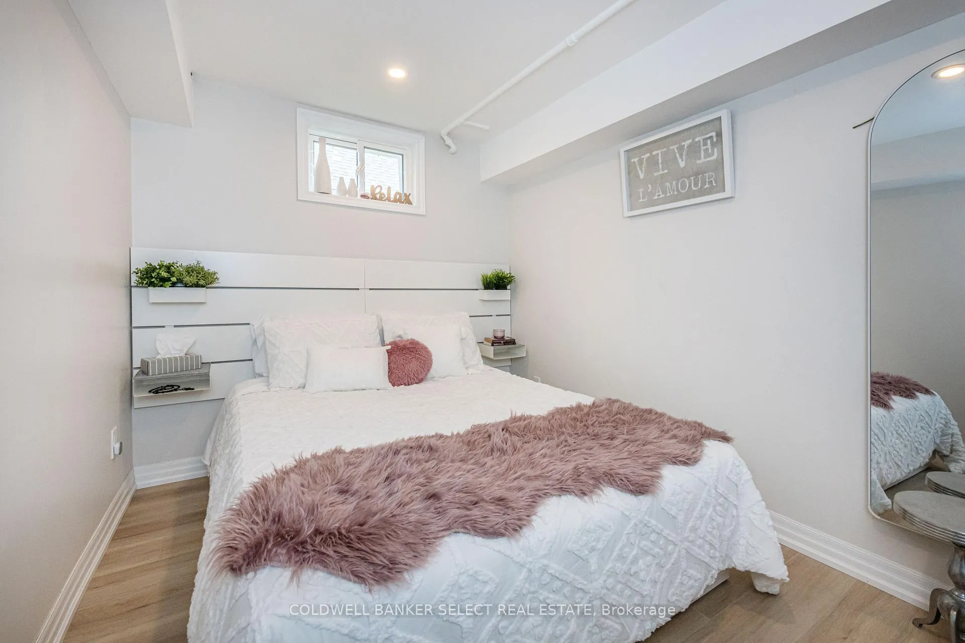 Photo 24 of 149 Ellwood Drive W, Caledon, Bolton West — HOMEH
